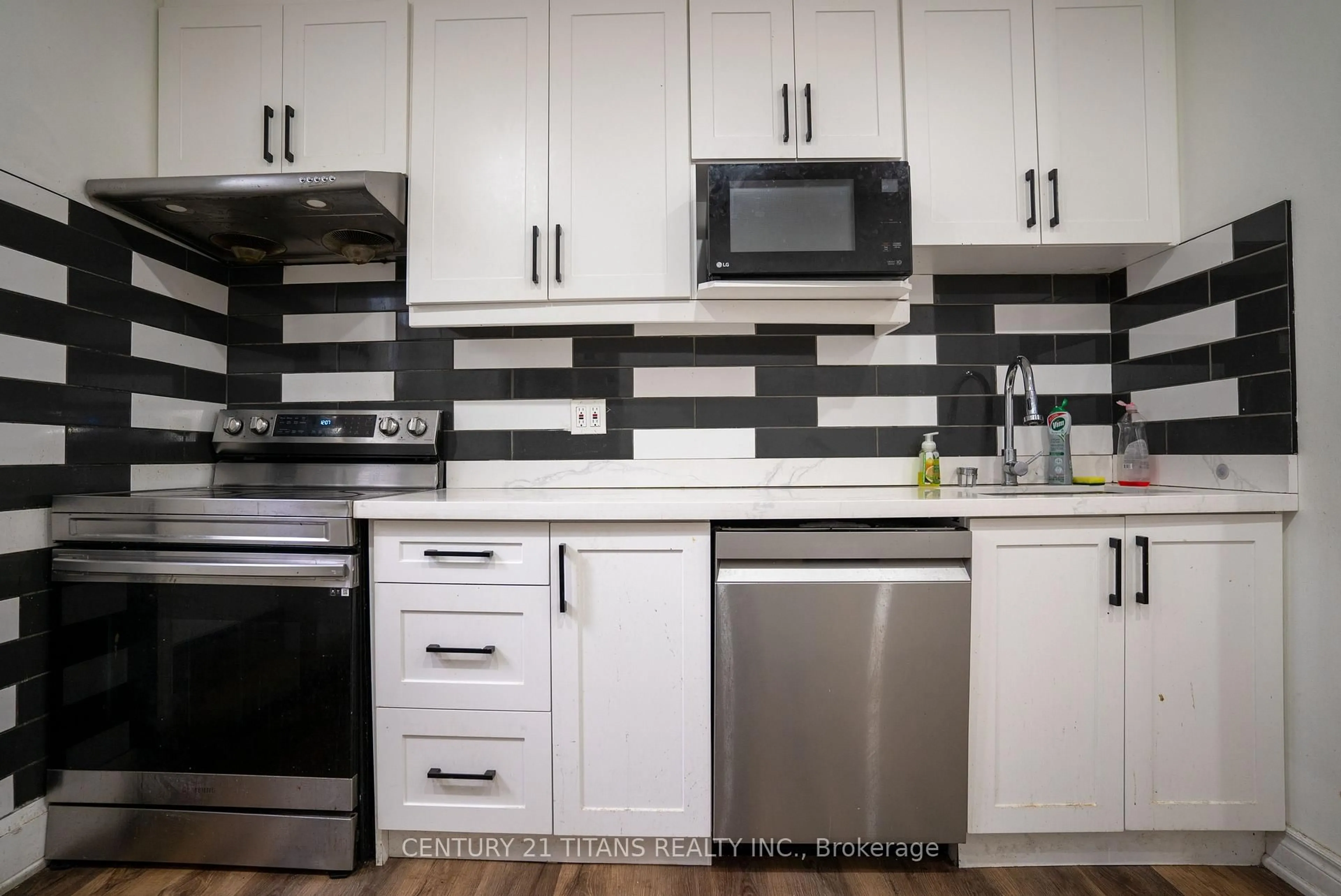 Unknown for 115 ritson Rd, Oshawa Ontario L1H 5H4