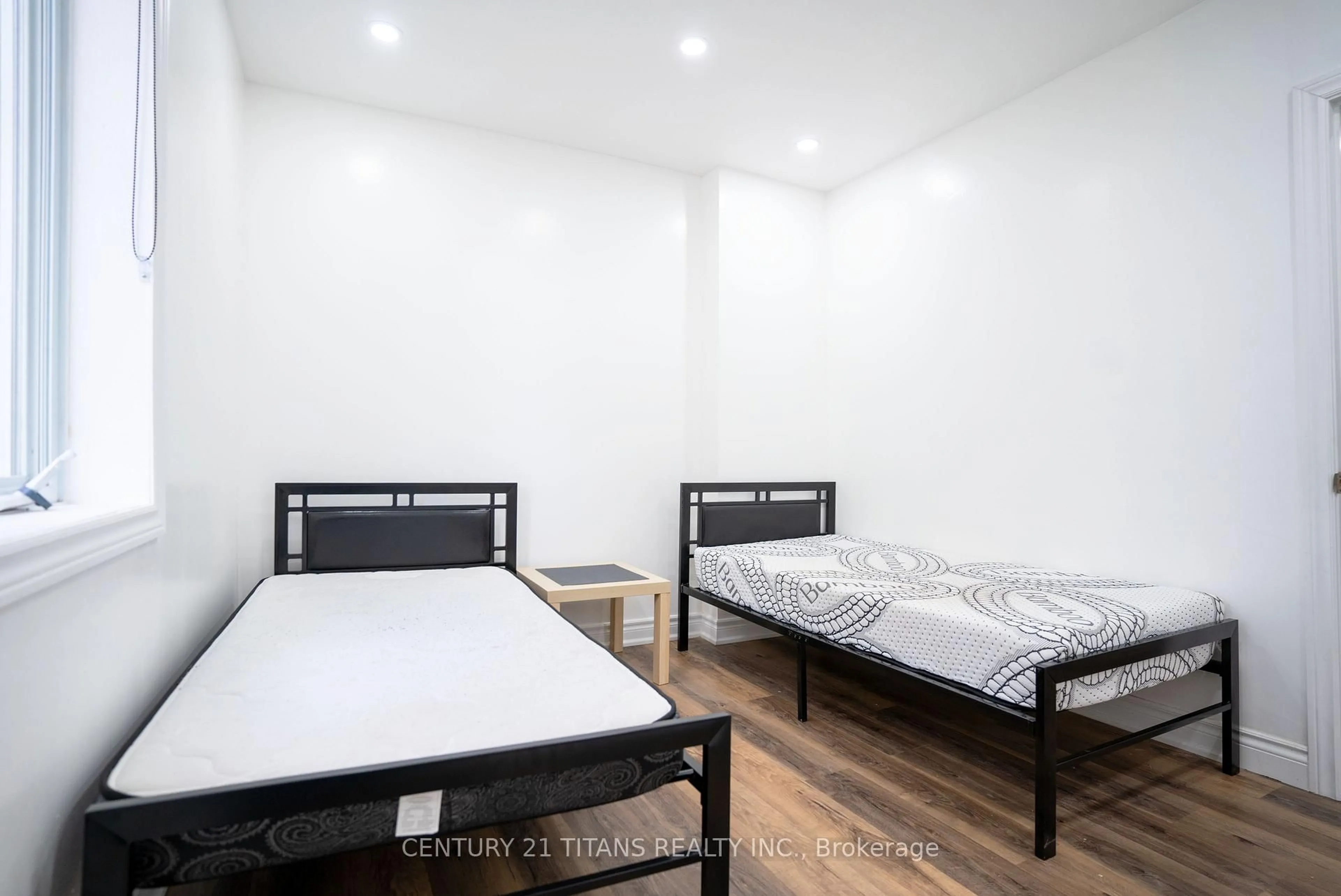 A pic of a room for 115 ritson Rd, Oshawa Ontario L1H 5H4