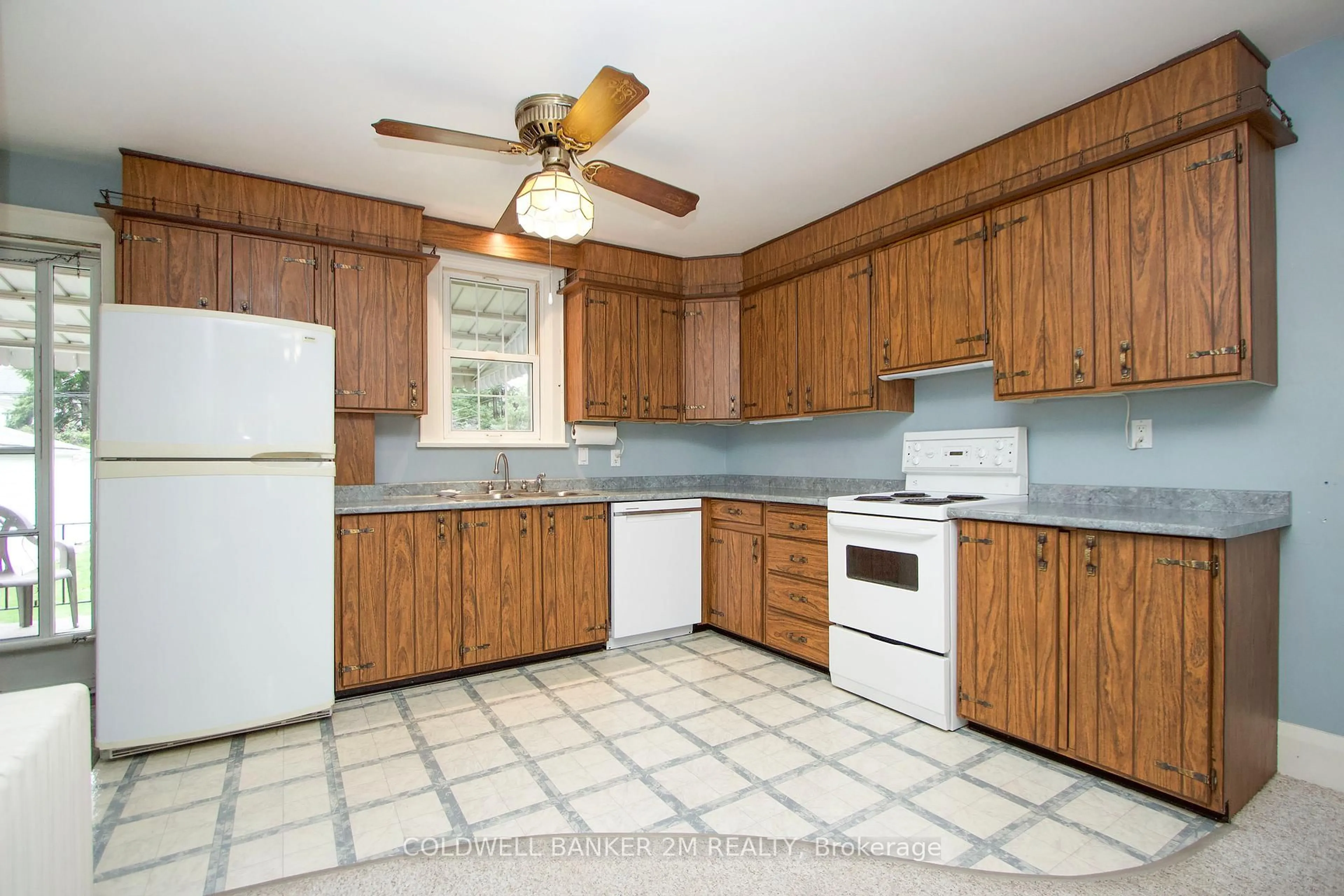 Standard kitchen, unknown for 114 Lauder Rd, Oshawa Ontario L1G 2H6