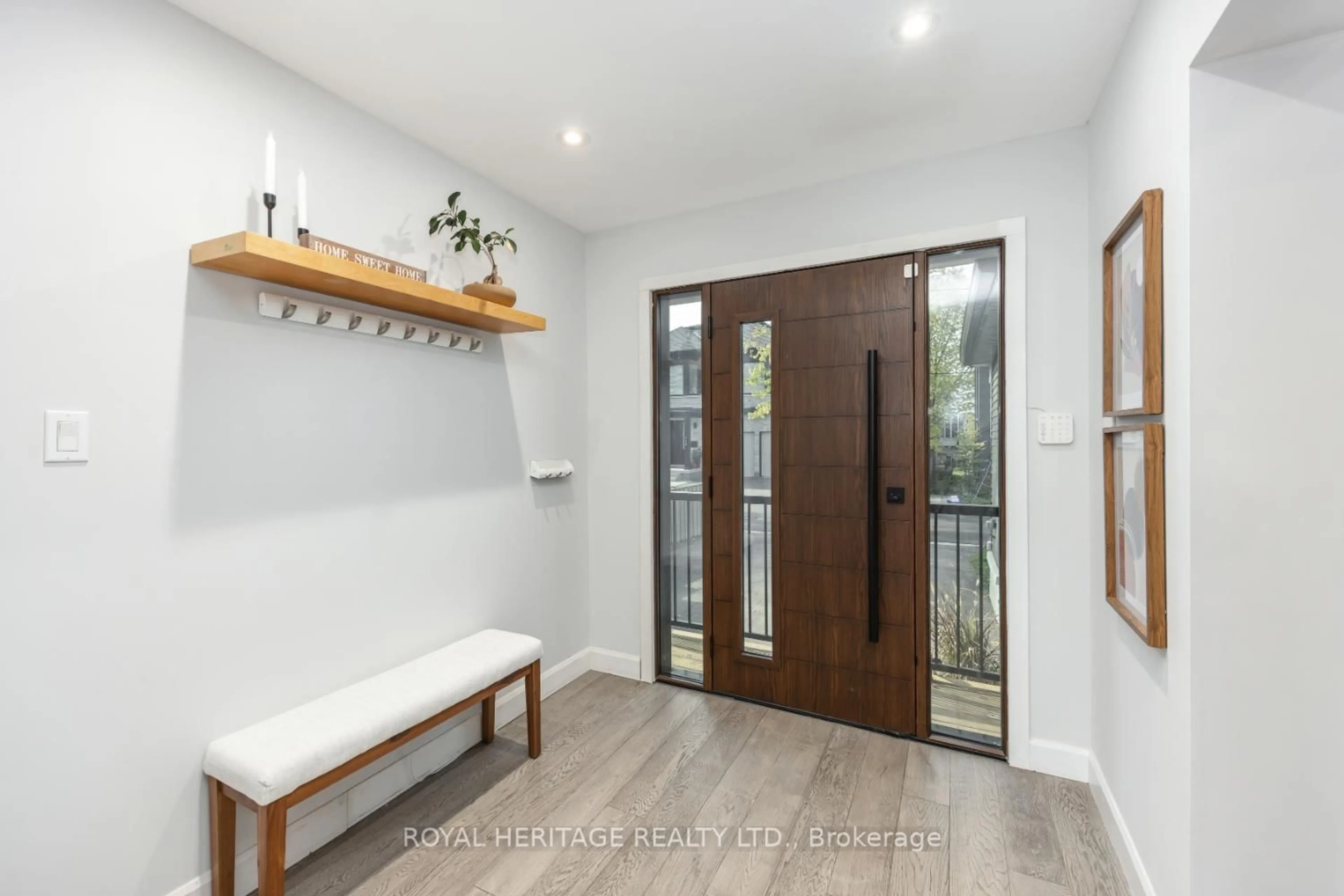 Indoor entryway for 717 Fairview Ave, Pickering Ontario L1W 1M6