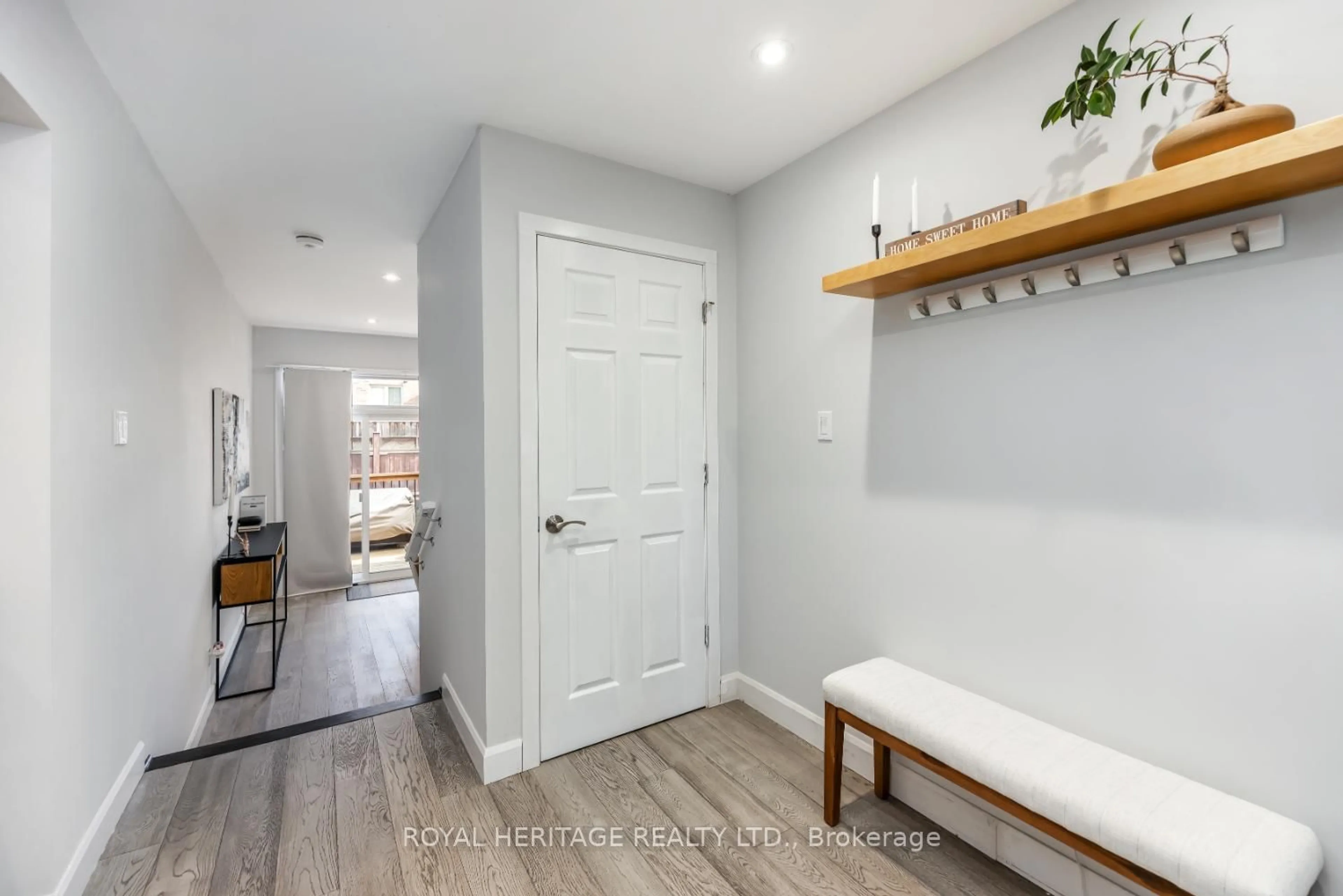 Indoor entryway for 717 Fairview Ave, Pickering Ontario L1W 1M6