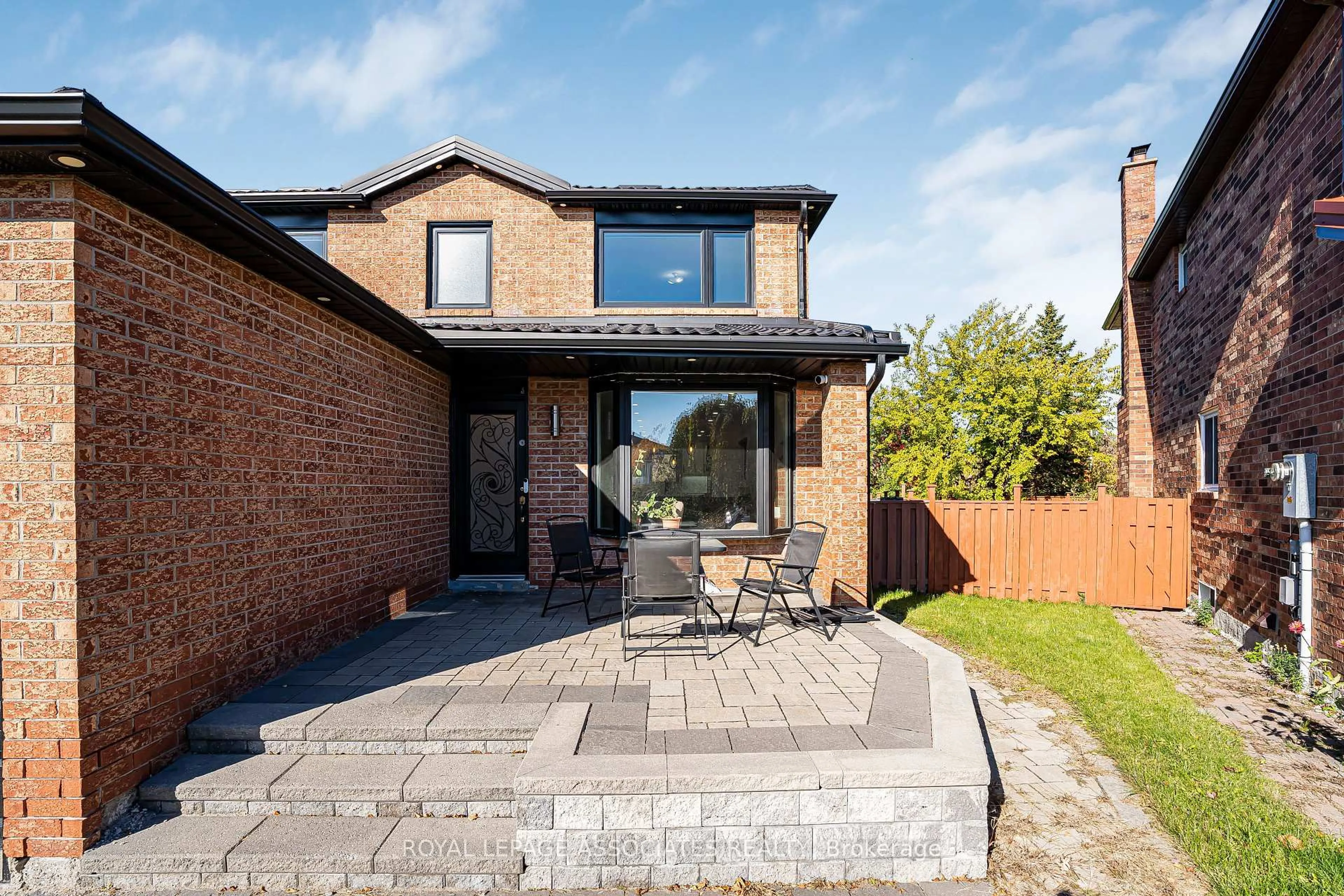 Home with brick exterior material, street for 95 Carisbrooke Sq, Toronto Ontario M1B 4M3