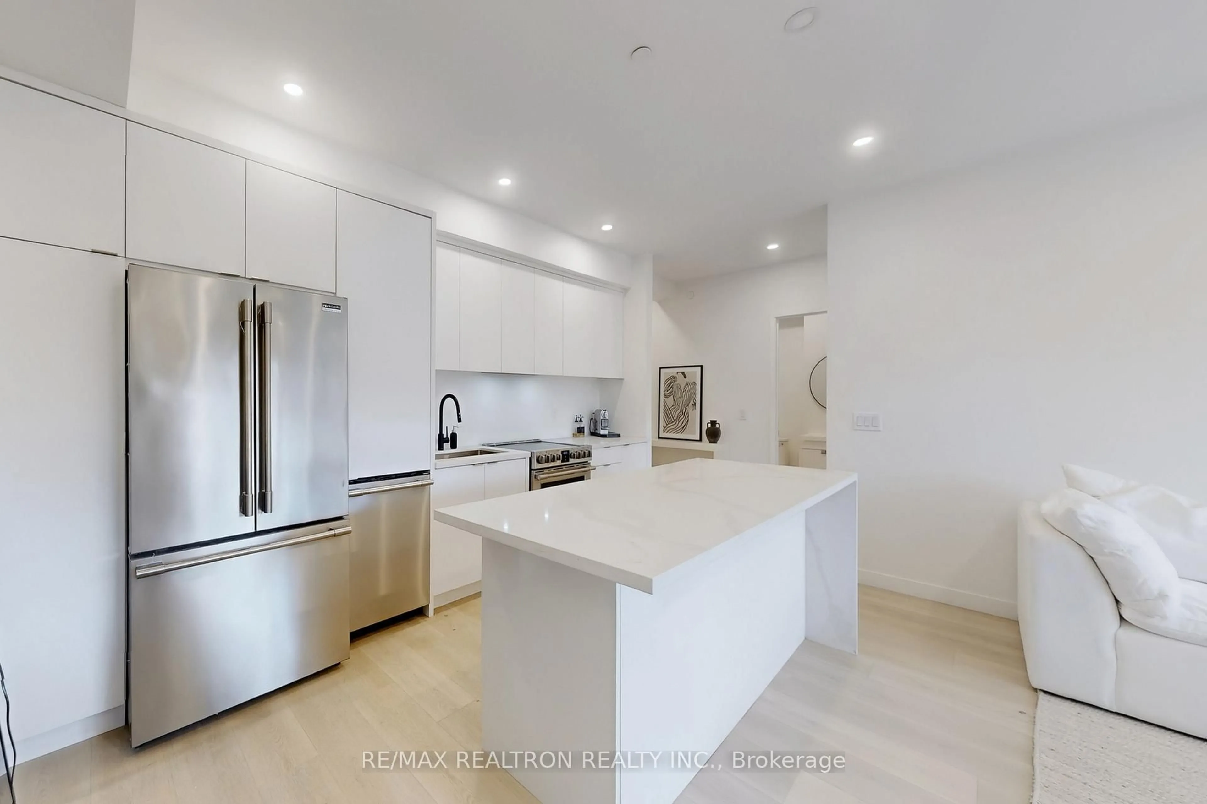Open concept kitchen, ceramic/tile floor for 61 Orchard Park Dr #403, Toronto Ontario M1E 0C8