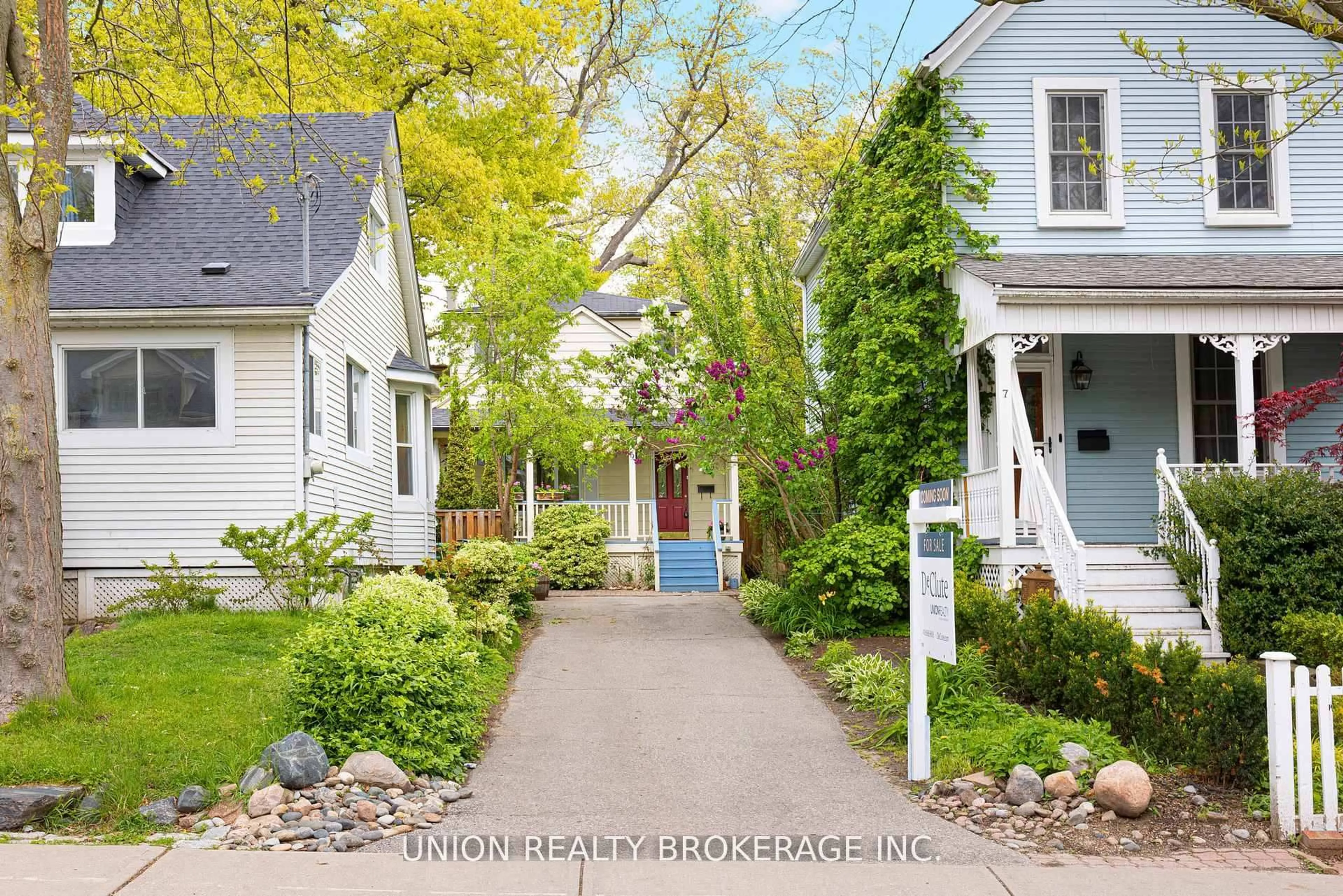 Indoor entryway for 9 Elmer Ave, Toronto Ontario M4L 3R6