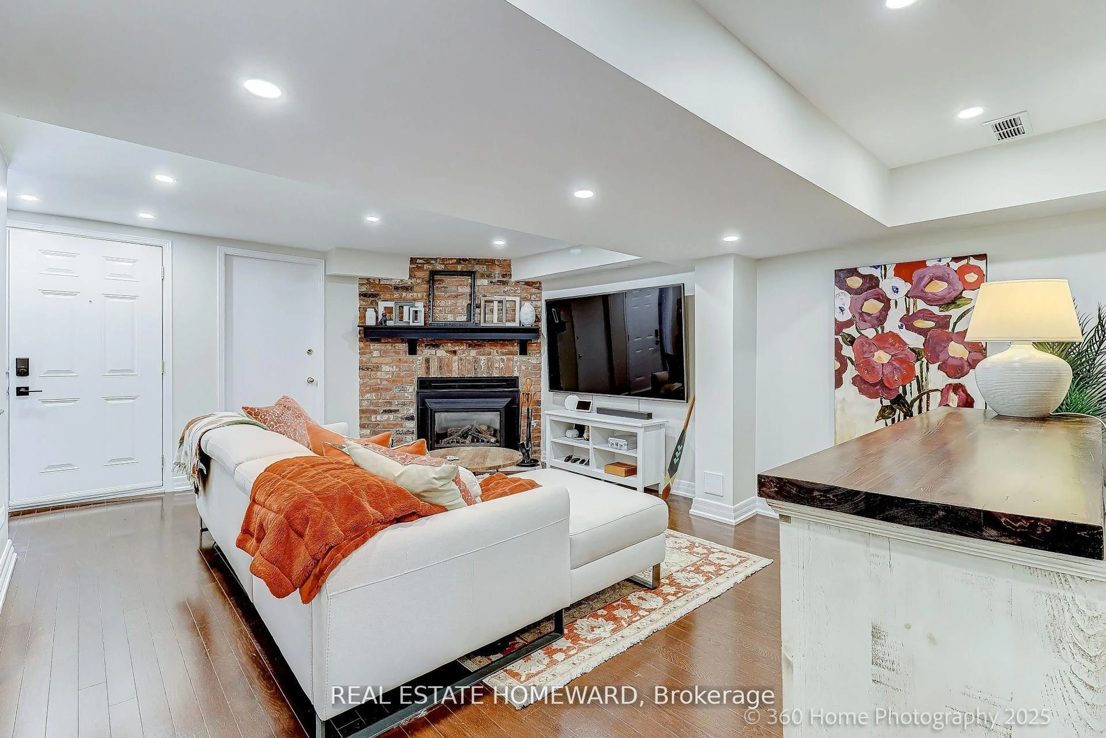 Living room with furniture, ceramic/tile floor for 42 Rodeo Ptwy, Toronto Ontario M1N 4C9