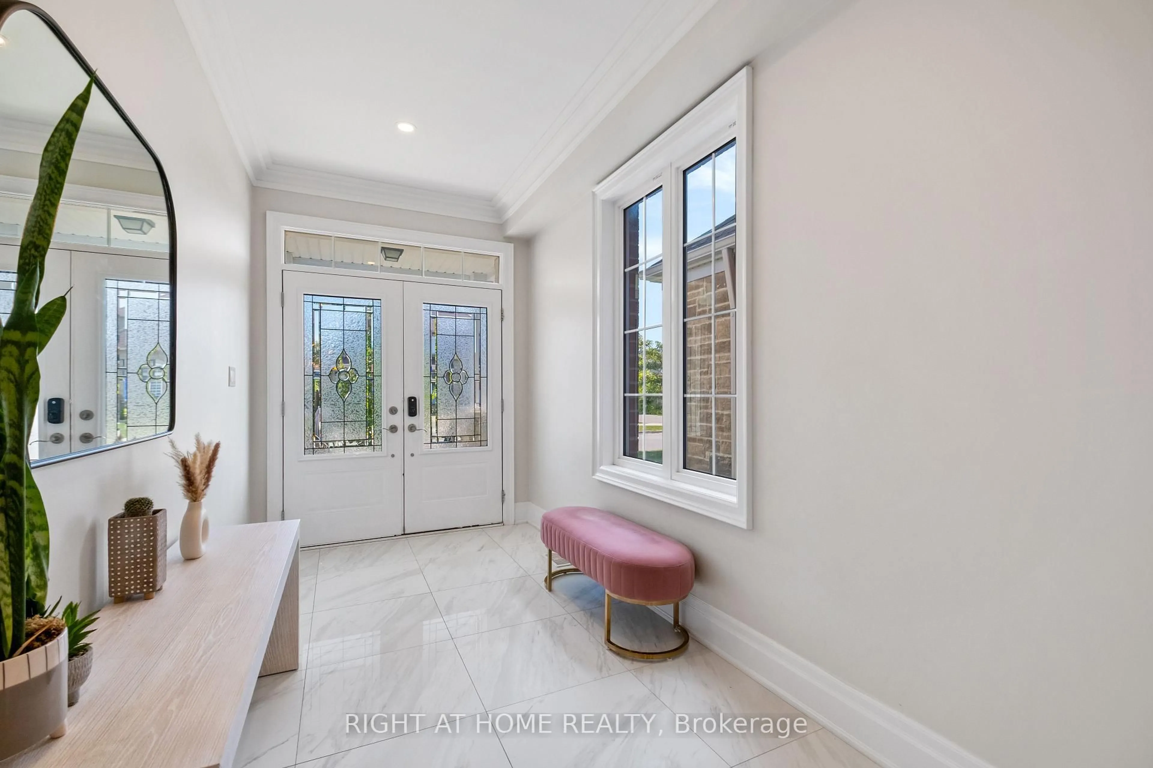 Indoor entryway for 20b Leafield St, Toronto Ontario M1W 2T2