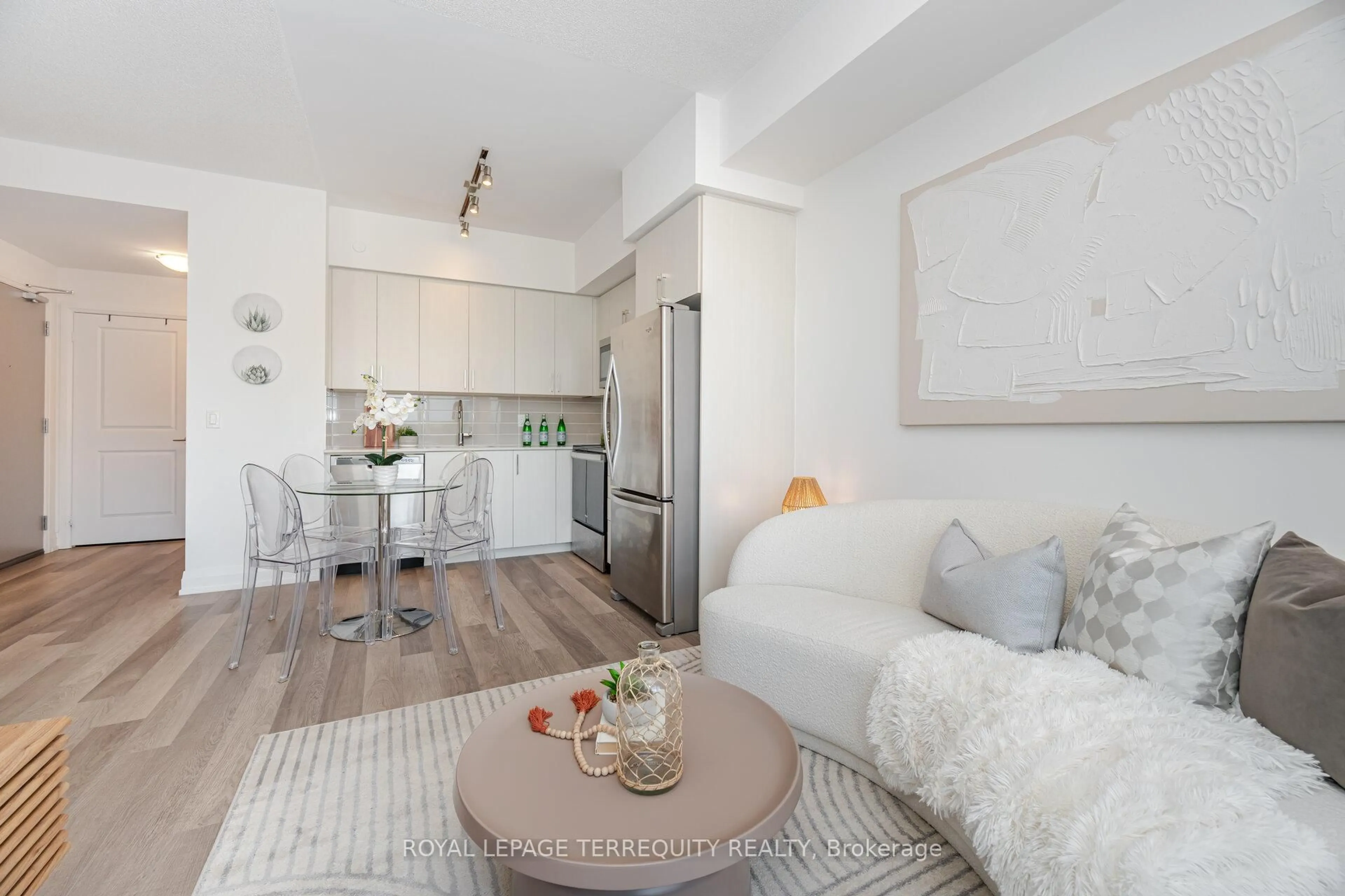 Living room with furniture, unknown for 3121 Sheppard Ave #509, Toronto Ontario M1T 0B6