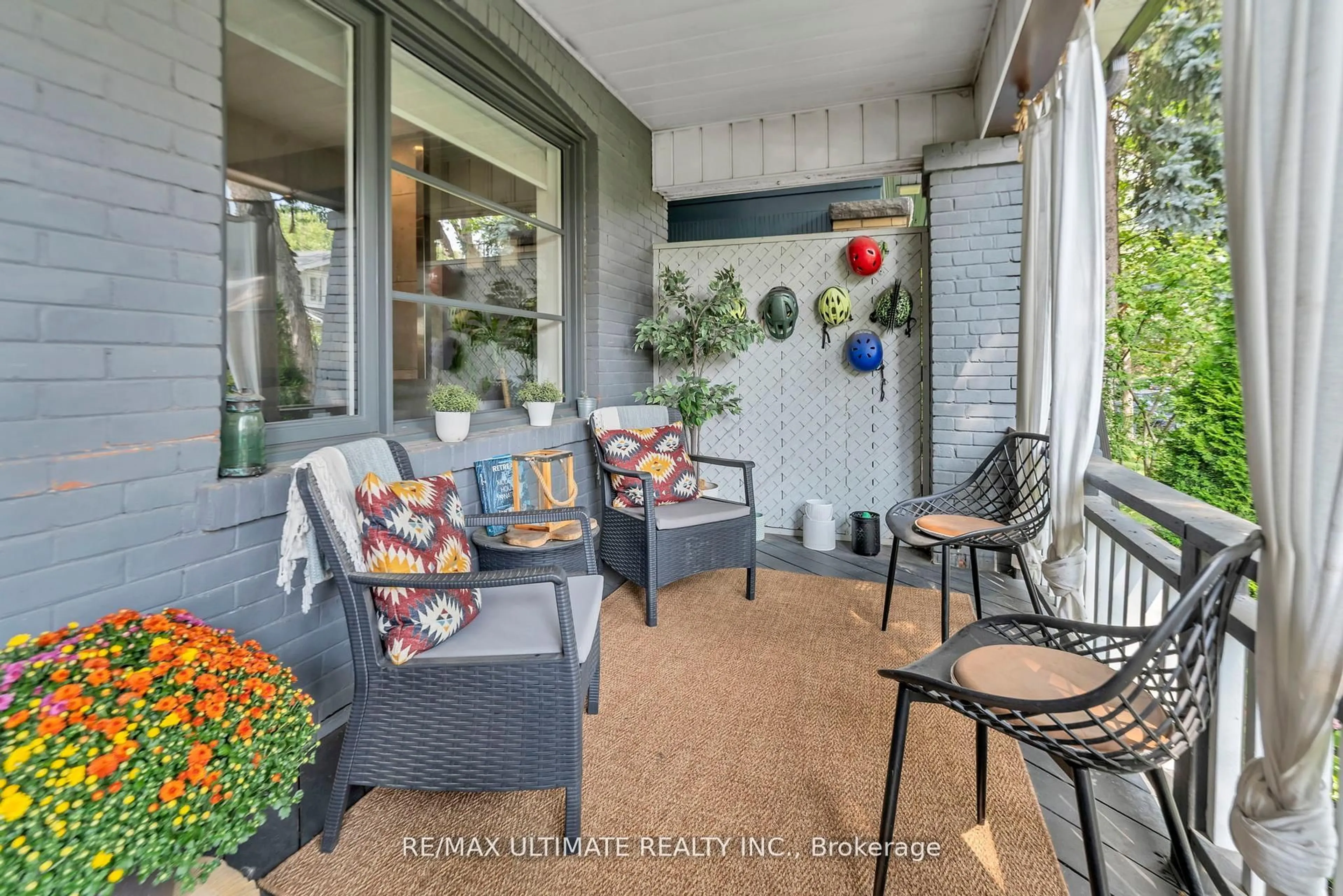 Patio, street for 10 Oakdene Cres, Toronto Ontario M4J 4H9