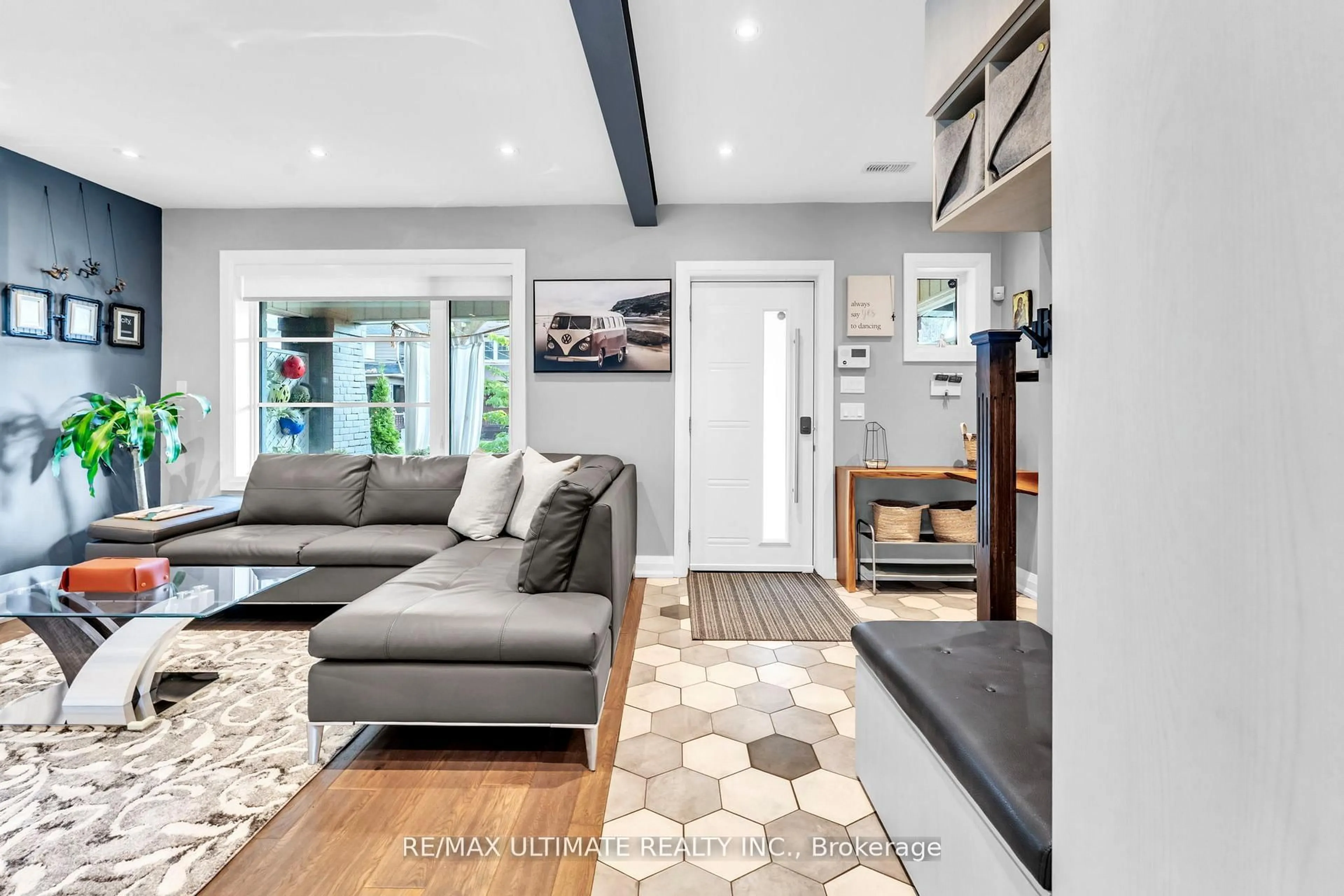 Unknown for 10 Oakdene Cres, Toronto Ontario M4J 4H9