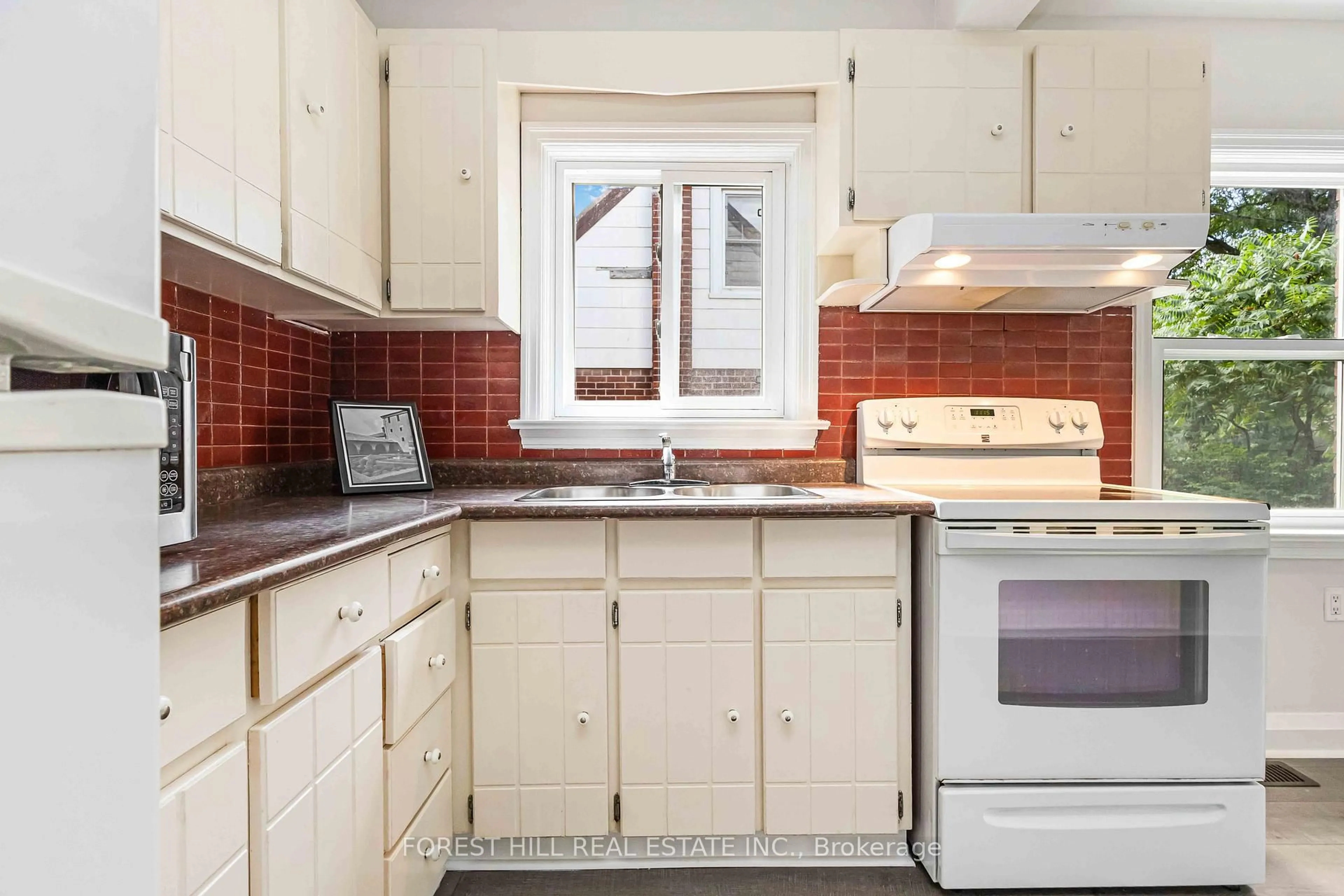 Standard kitchen, ceramic/tile floor for 23 Kingswell Cres, Toronto Ontario M1L 3E2