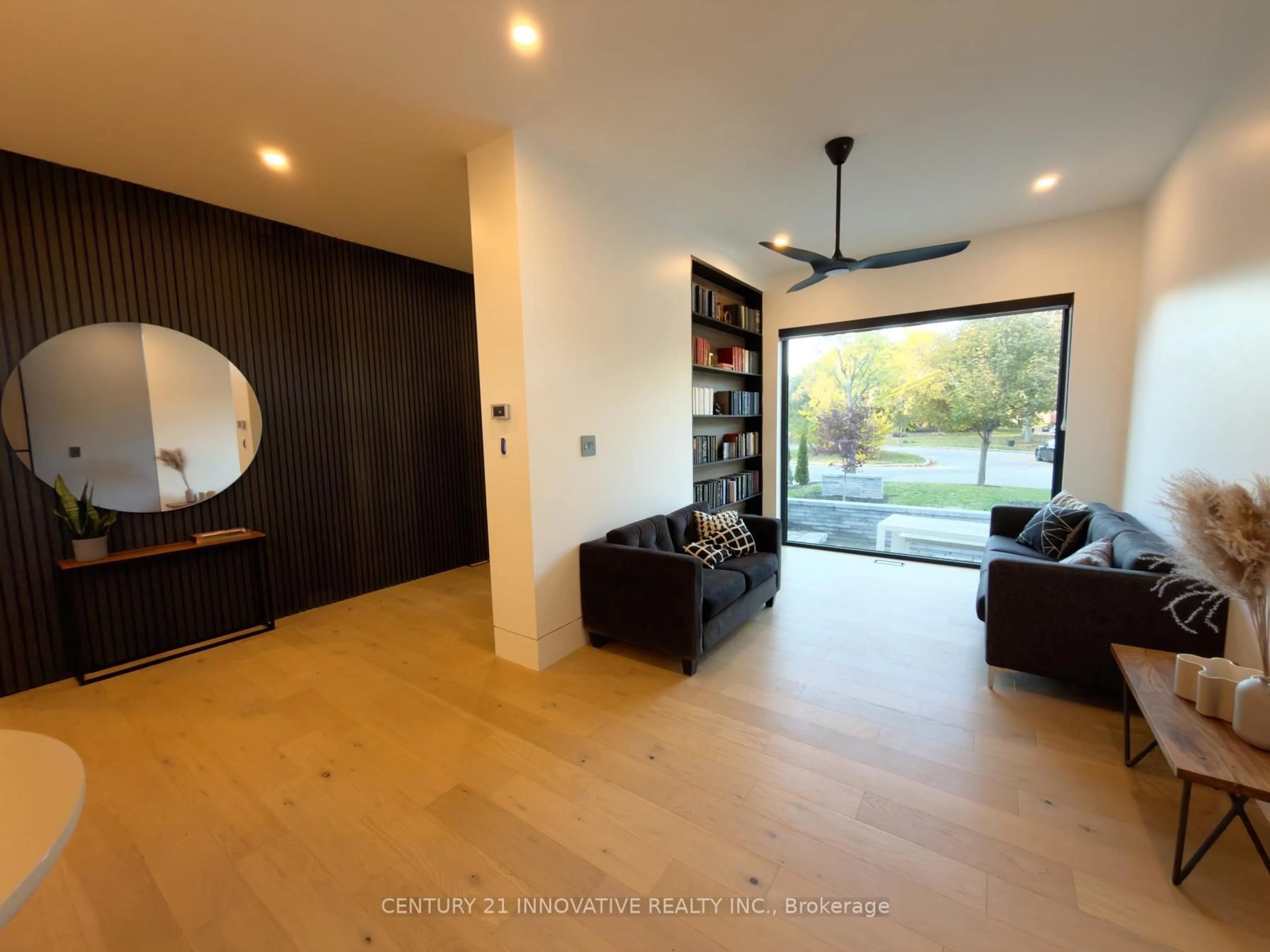 Indoor foyer for 10 Haida Crt, Toronto Ontario M1C 3L1