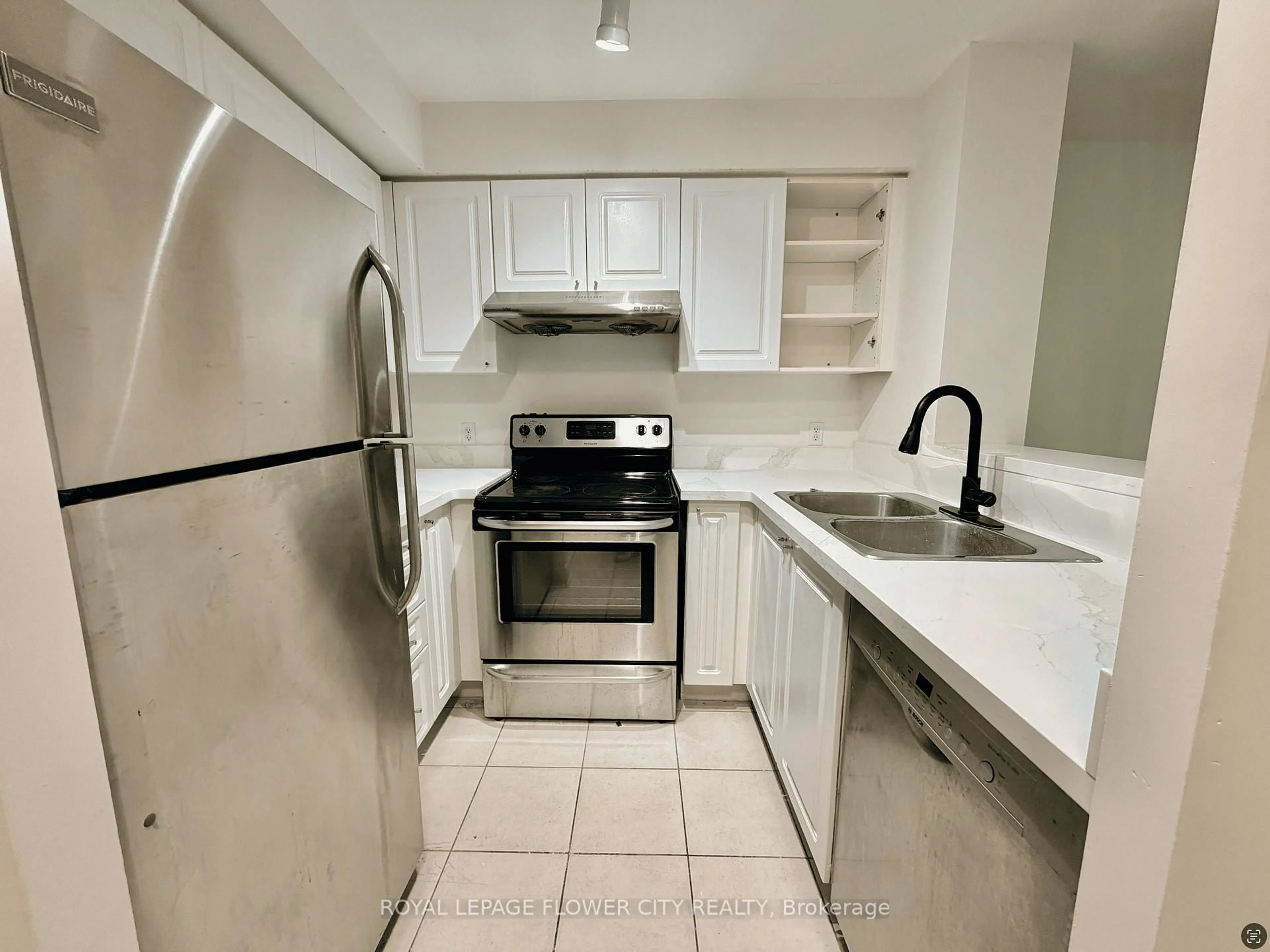 Standard kitchen, ceramic/tile floor for 11 Lee Centre Dr #2303, Toronto Ontario M1H 3J5