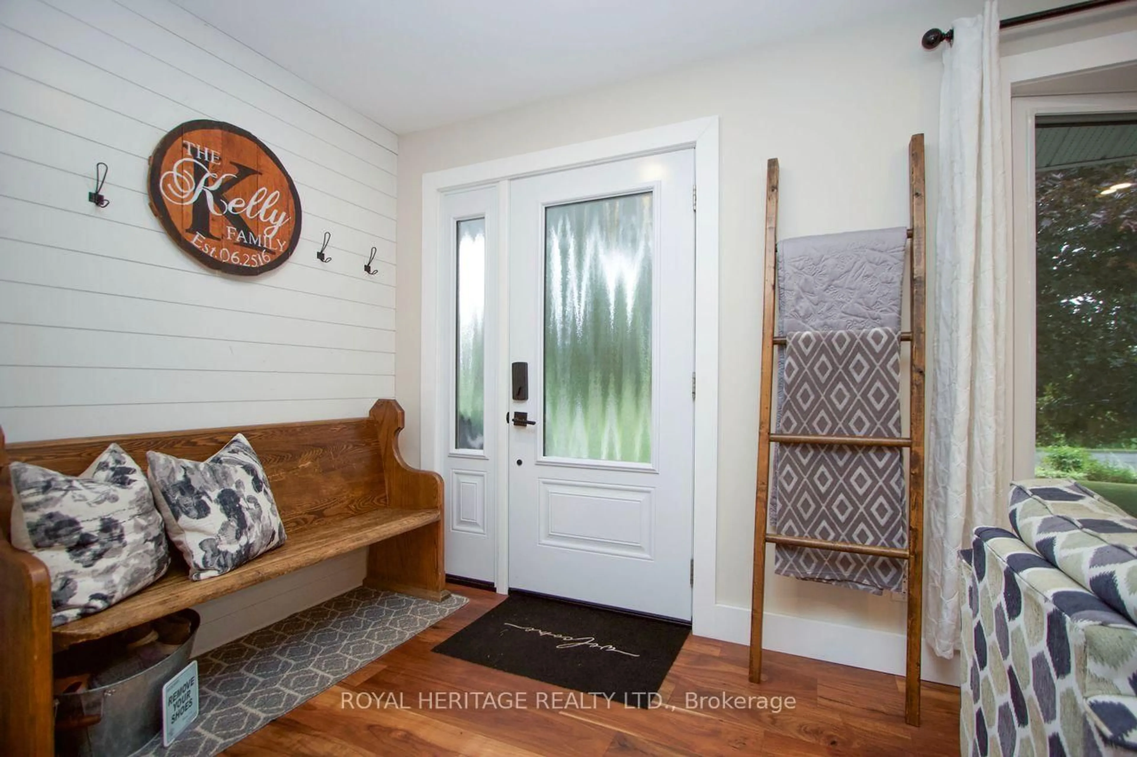 Indoor entryway for 3517 Lockhart Rd, Clarington Ontario L1B 0S1