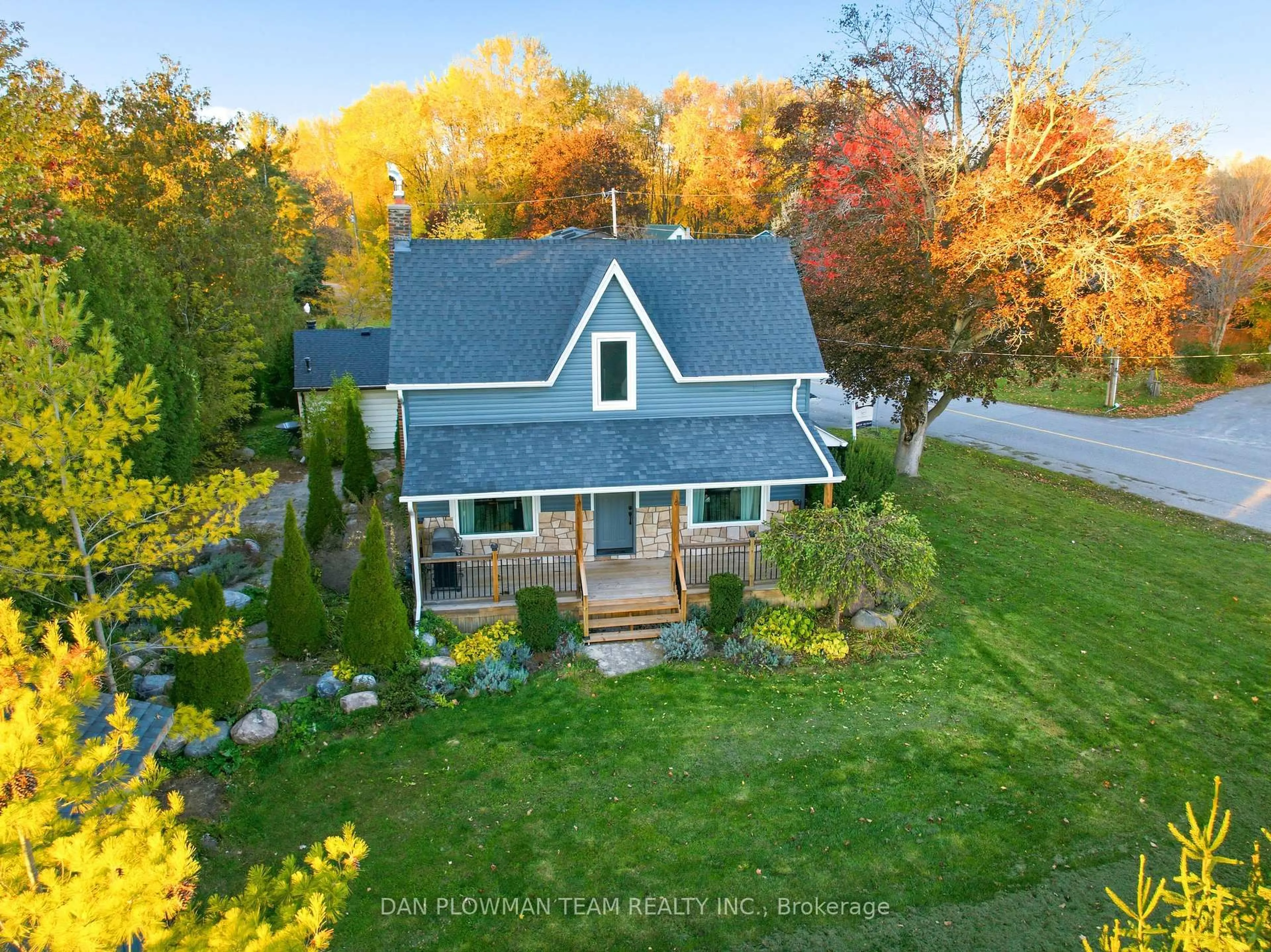 A pic from outside/outdoor area/front of a property/back of a property/a pic from drone, street for 2502 Rundle Rd, Clarington Ontario L1C 3K7