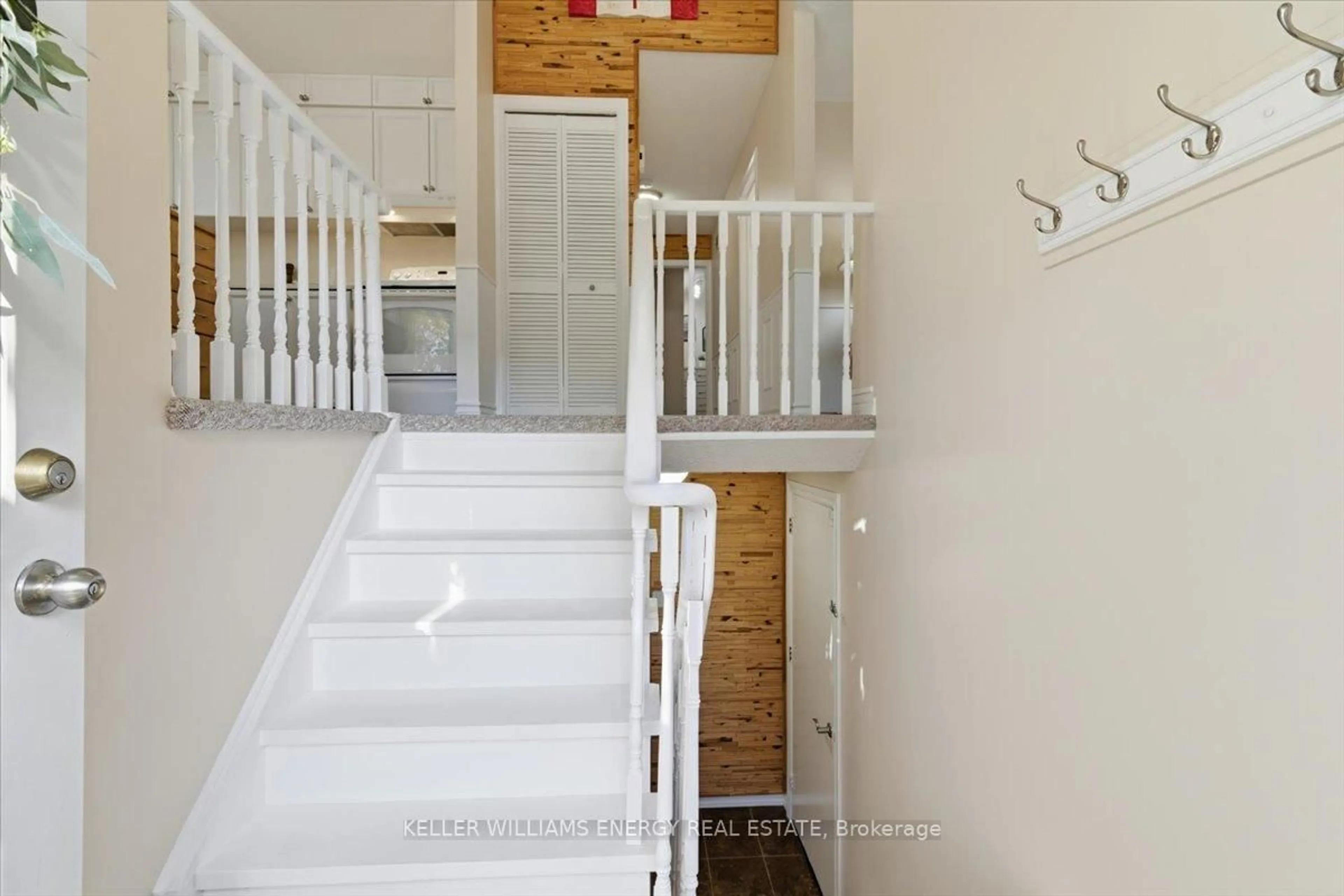 Stairs for 856 Roundelay Dr, Oshawa Ontario L1J 7T9