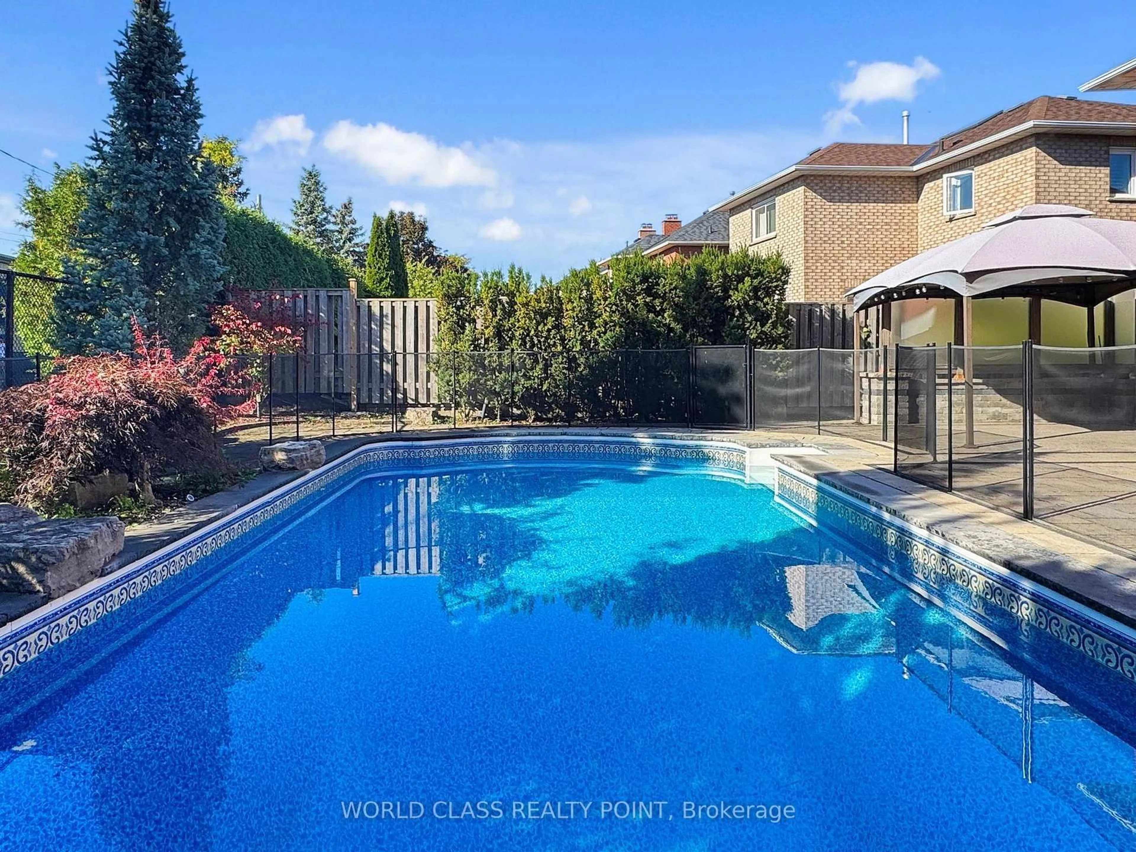 Pool for 23 Kilbride Dr, Whitby Ontario L1R 2B3