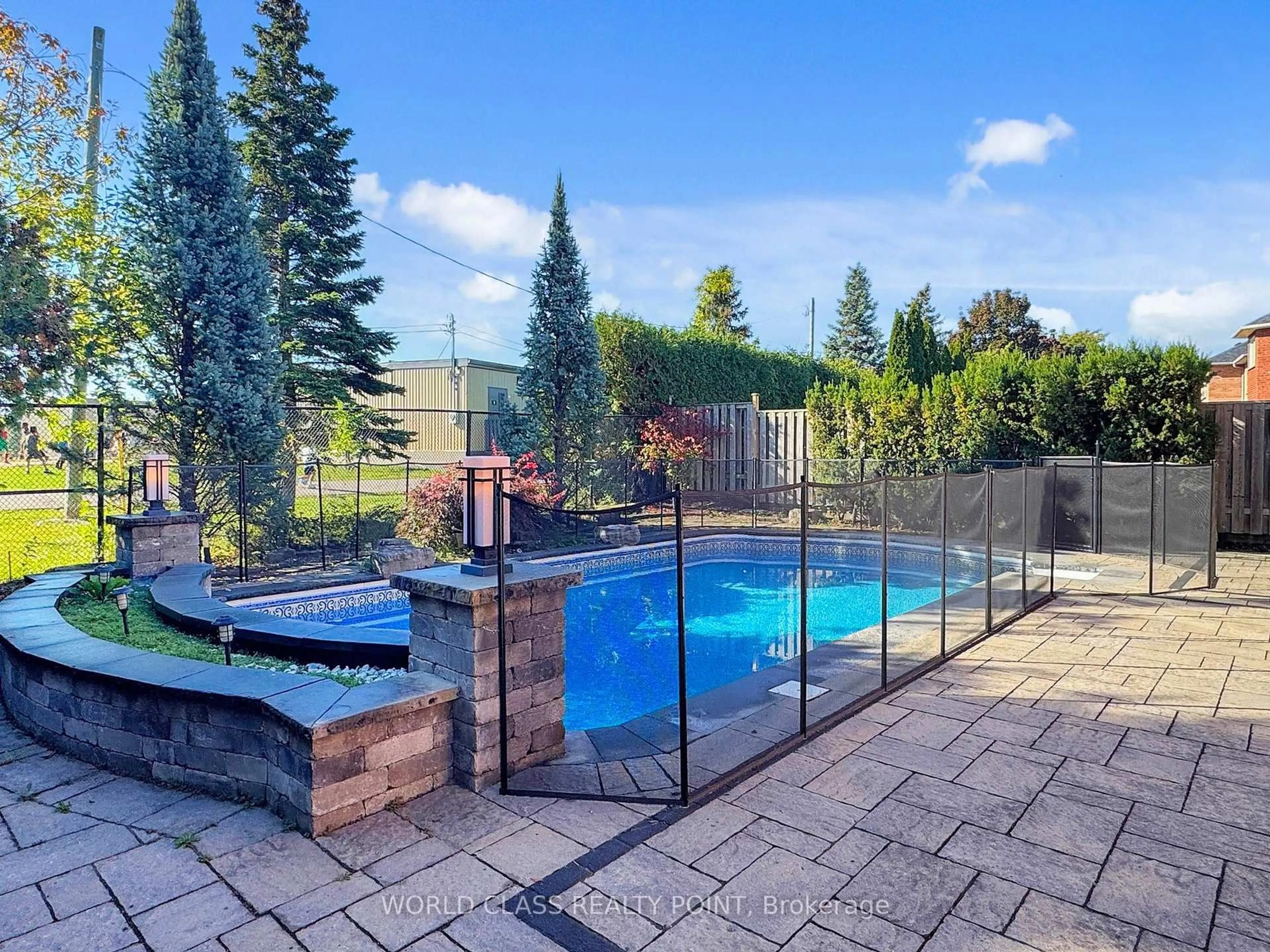 Pool for 23 Kilbride Dr, Whitby Ontario L1R 2B3