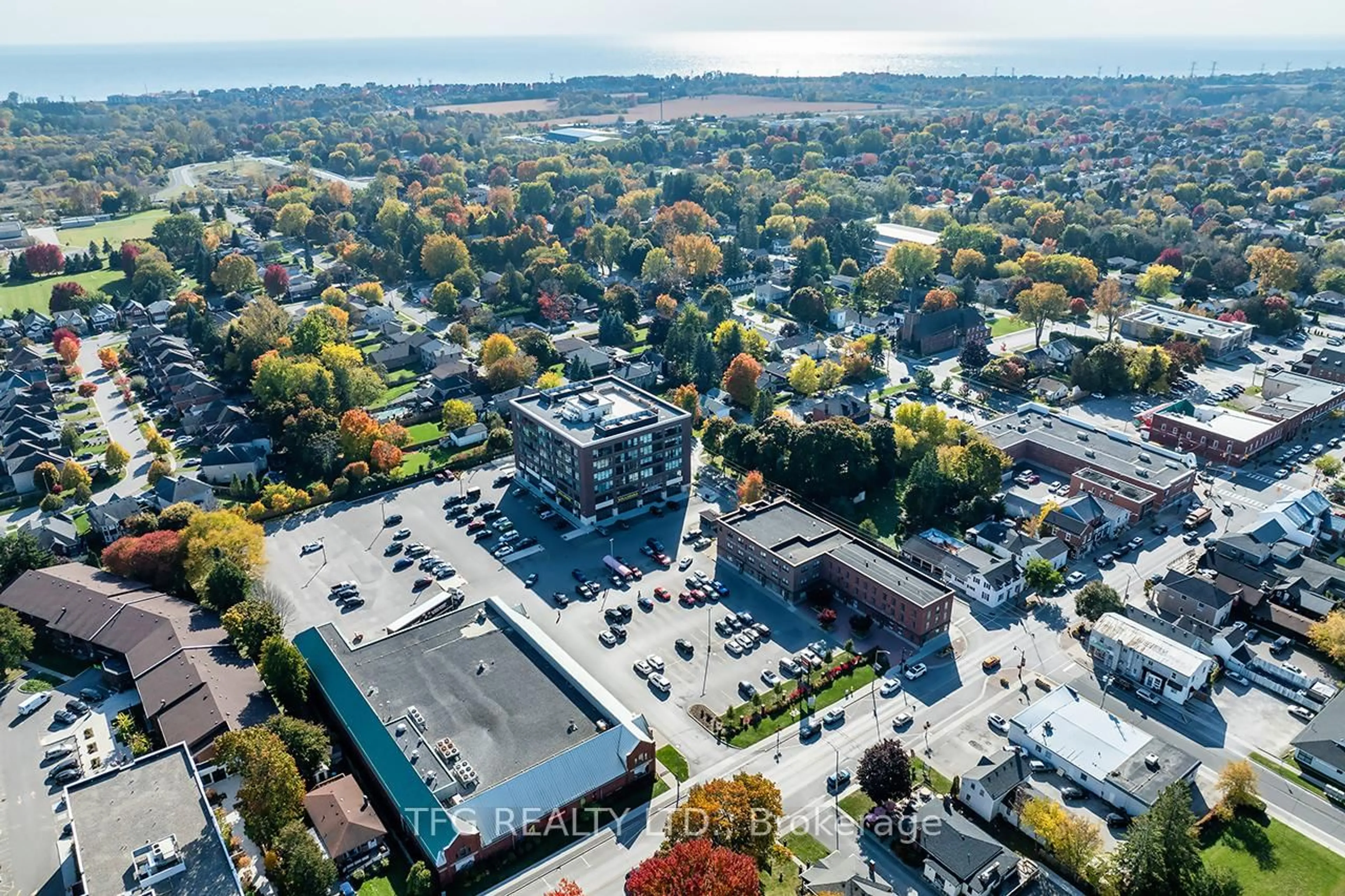 A pic from outside/outdoor area/front of a property/back of a property/a pic from drone, unknown for 109 King Avenue East Ave #504, Clarington Ontario L1B 0V5