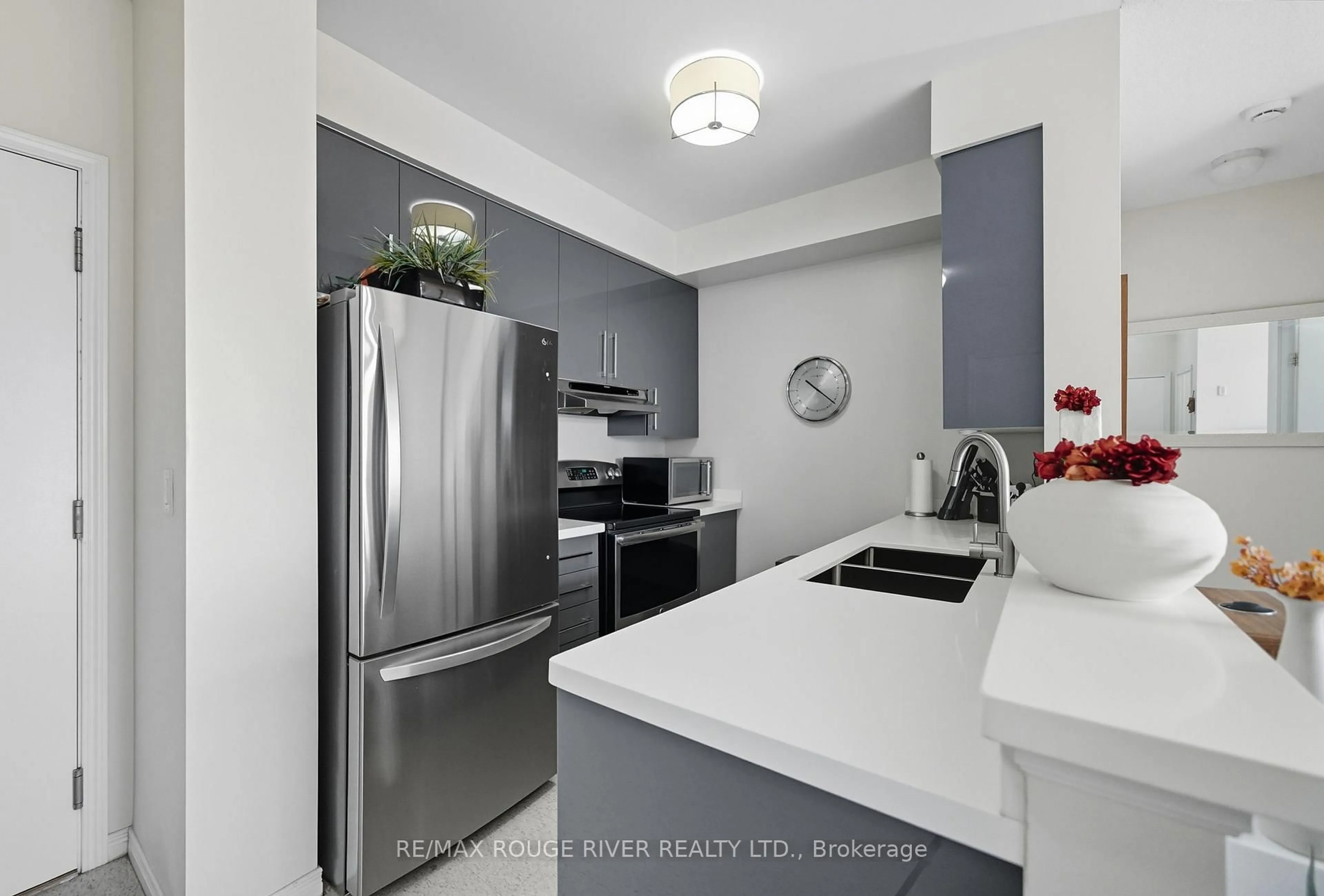 Standard kitchen, unknown for 3650 Kingston Rd #PH917, Toronto Ontario M1M 3X9