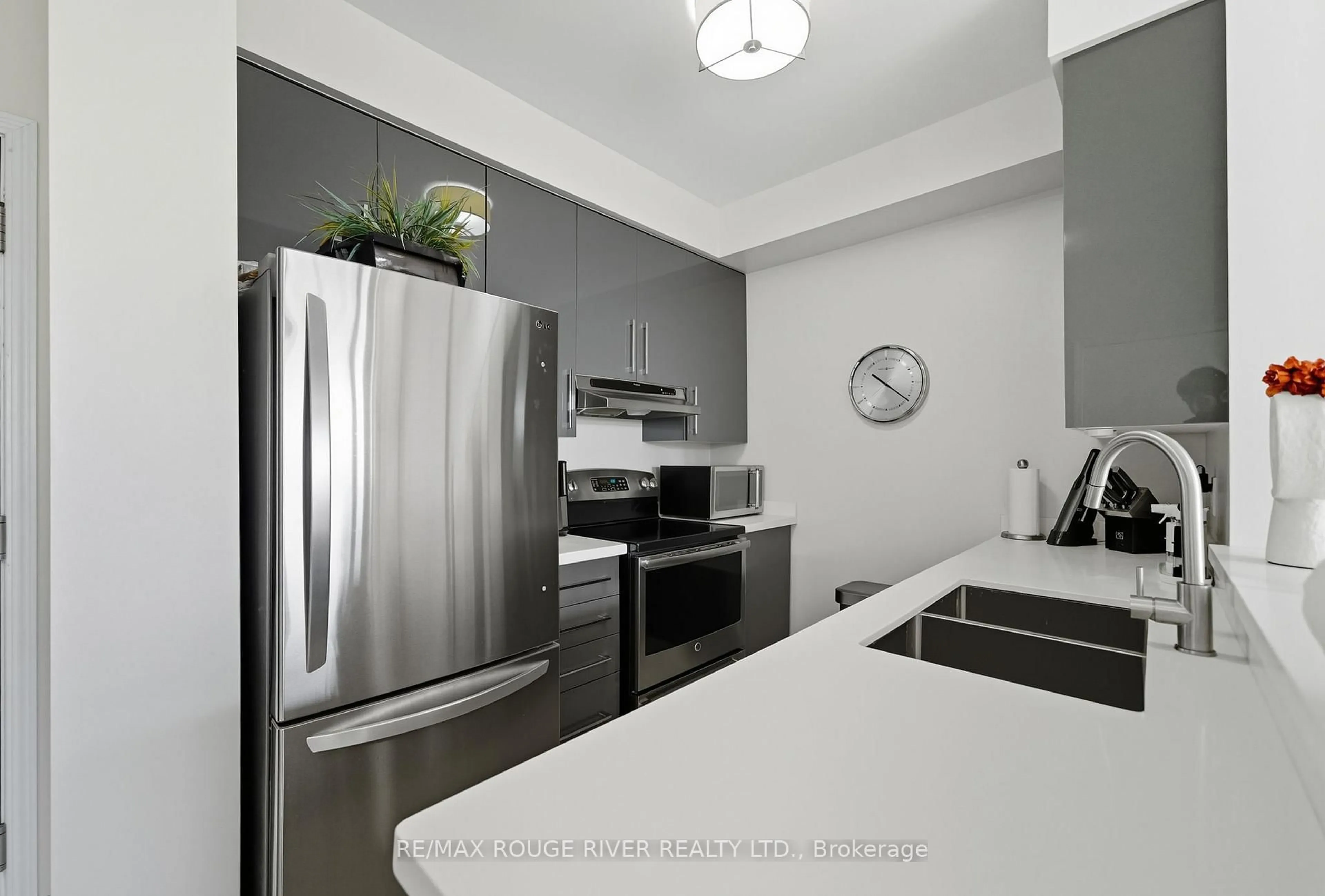 Standard kitchen, unknown for 3650 Kingston Rd #PH917, Toronto Ontario M1M 3X9