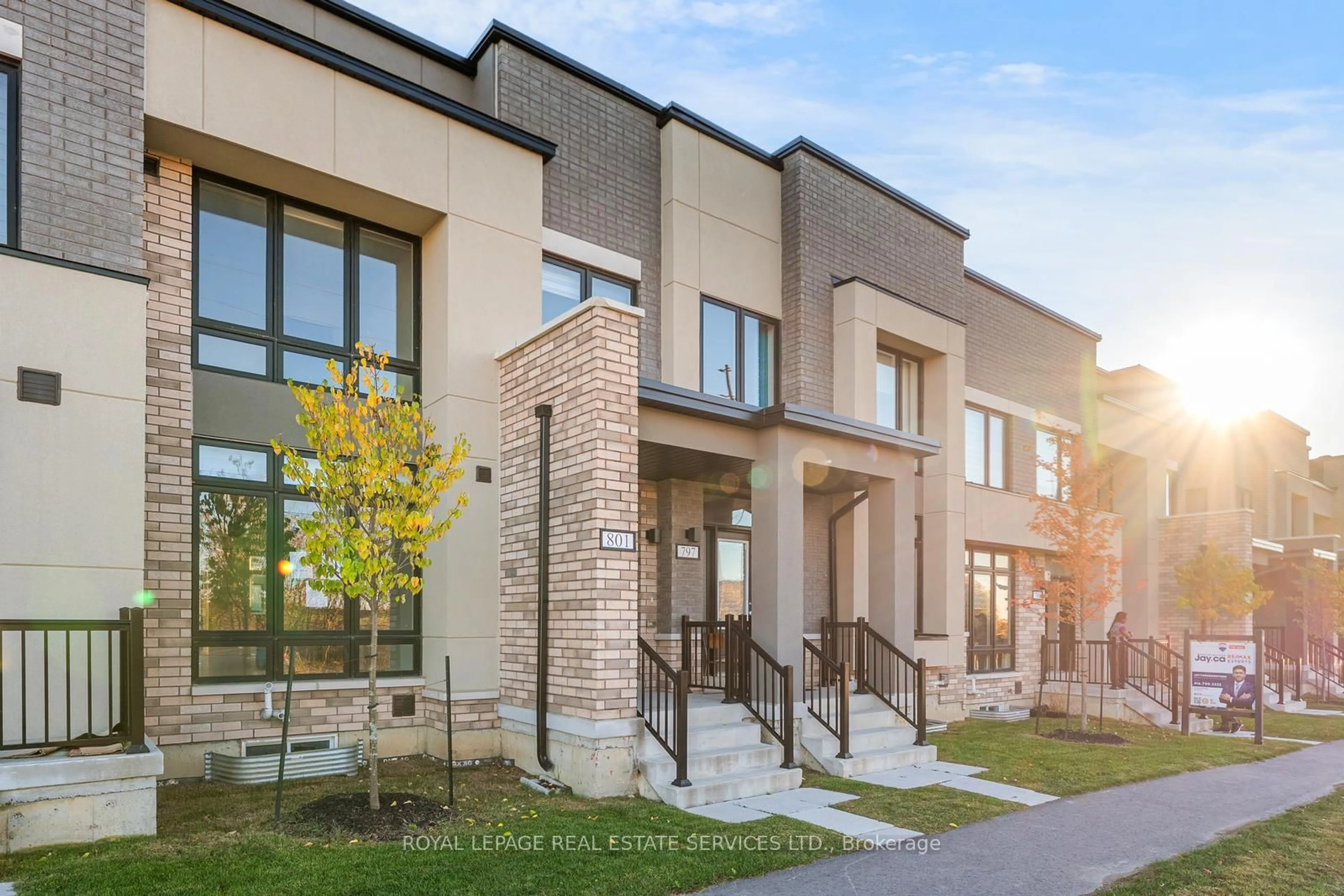 Home with brick exterior material, street for 801 Conlin Rd, Oshawa Ontario L1H 7K5