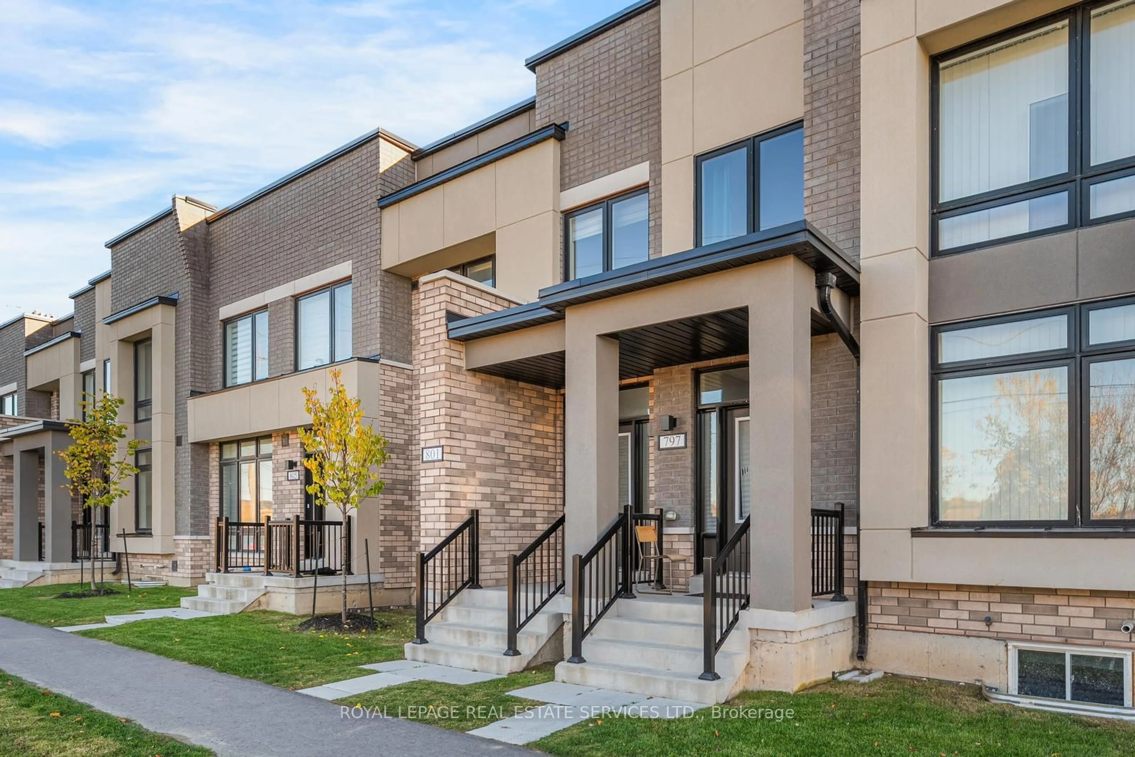 Home with brick exterior material, street for 801 Conlin Rd, Oshawa Ontario L1H 7K5