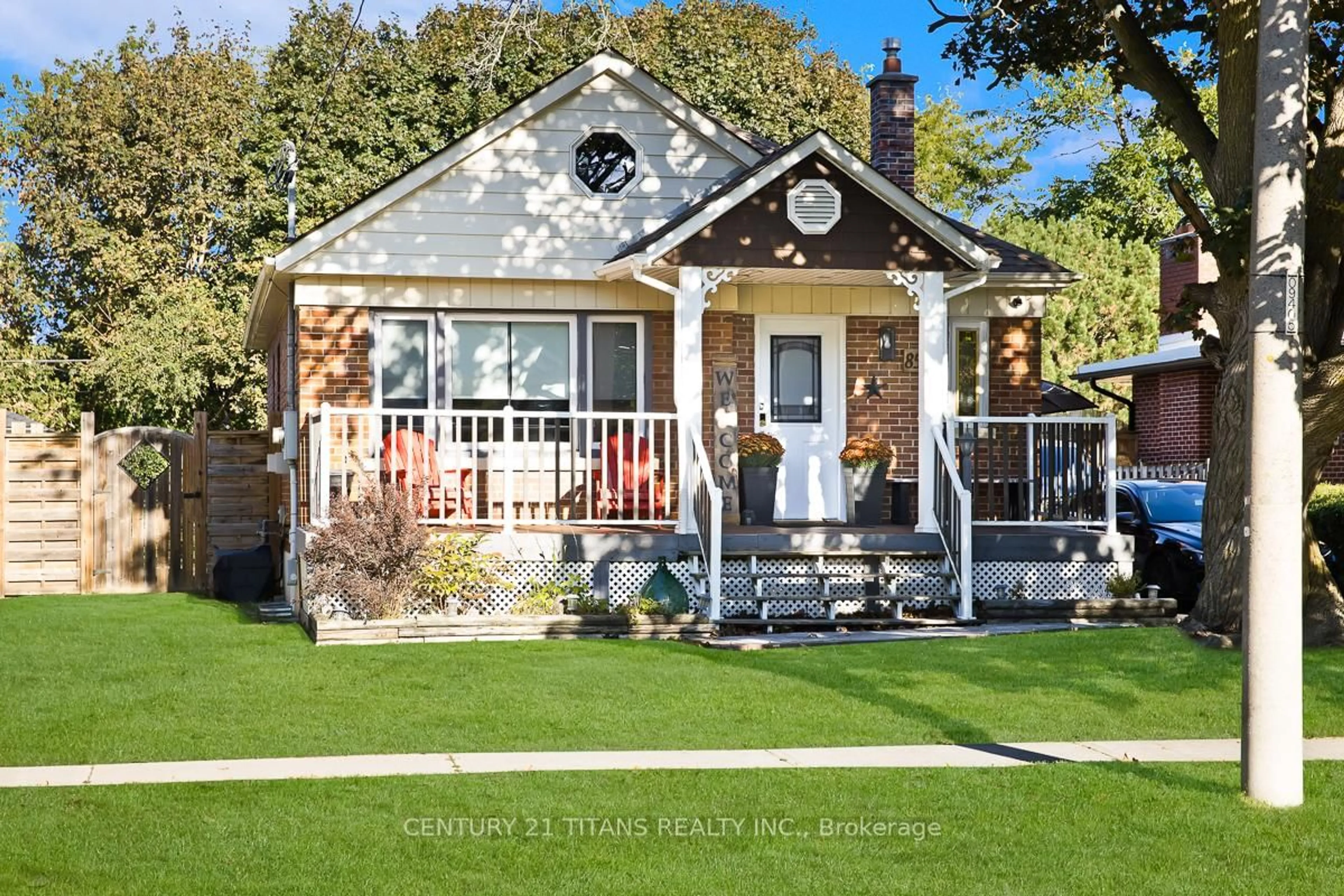 Home with vinyl exterior material, street for 857 Masson St, Oshawa Ontario L1G 5B1