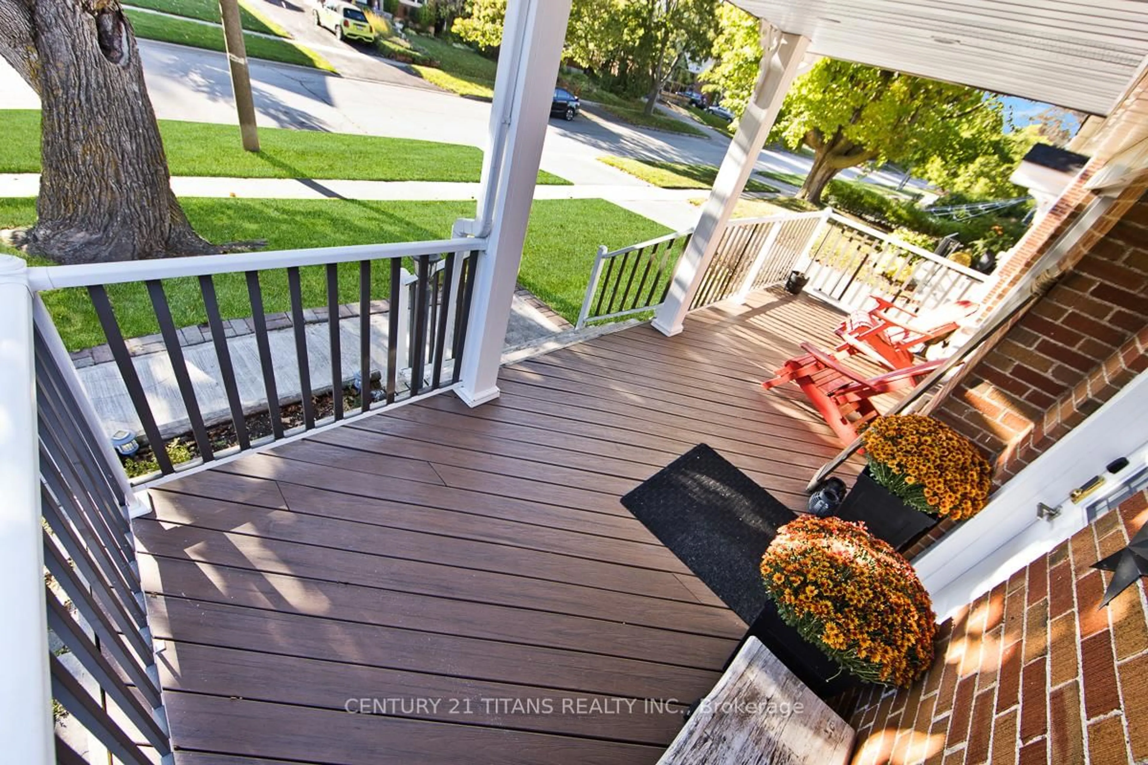 Patio, street for 857 Masson St, Oshawa Ontario L1G 5B1