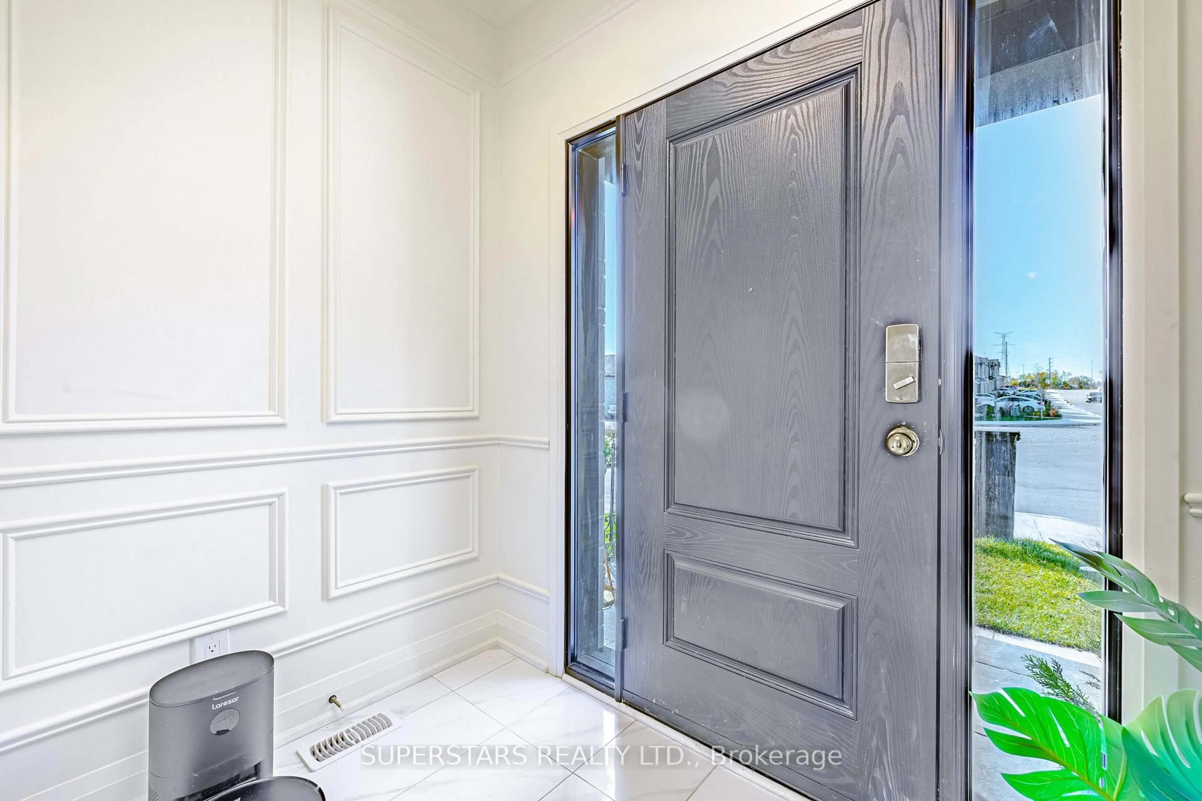 Indoor entryway for 56 Chelliah Crt, Toronto Ontario M1B 0E7