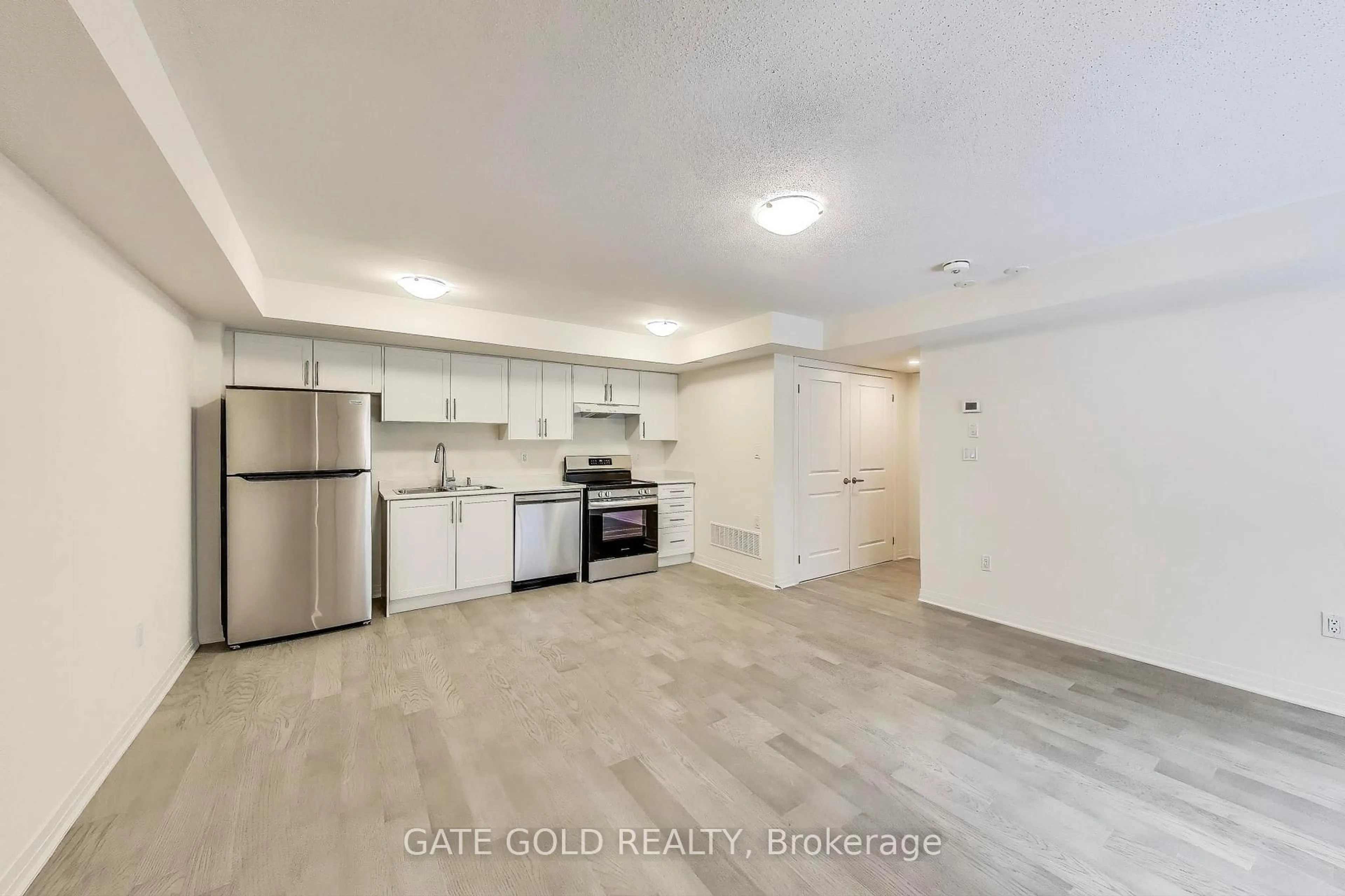 Open concept kitchen, unknown for 14 Lookout Dr #A, Clarington Ontario L1C 7E9