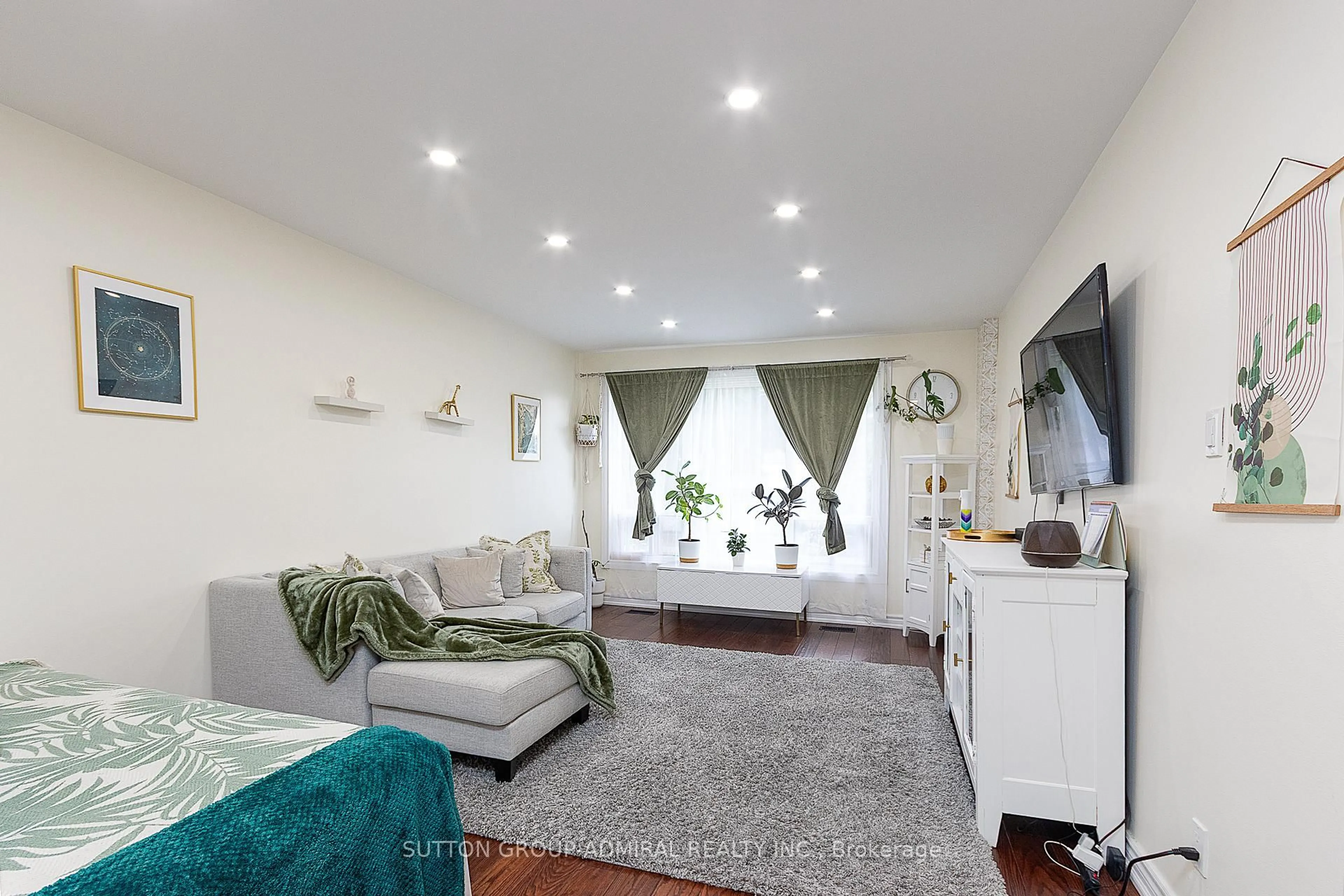 Living room with furniture, unknown for 839 Modlin Rd, Pickering Ontario L1W 1V6