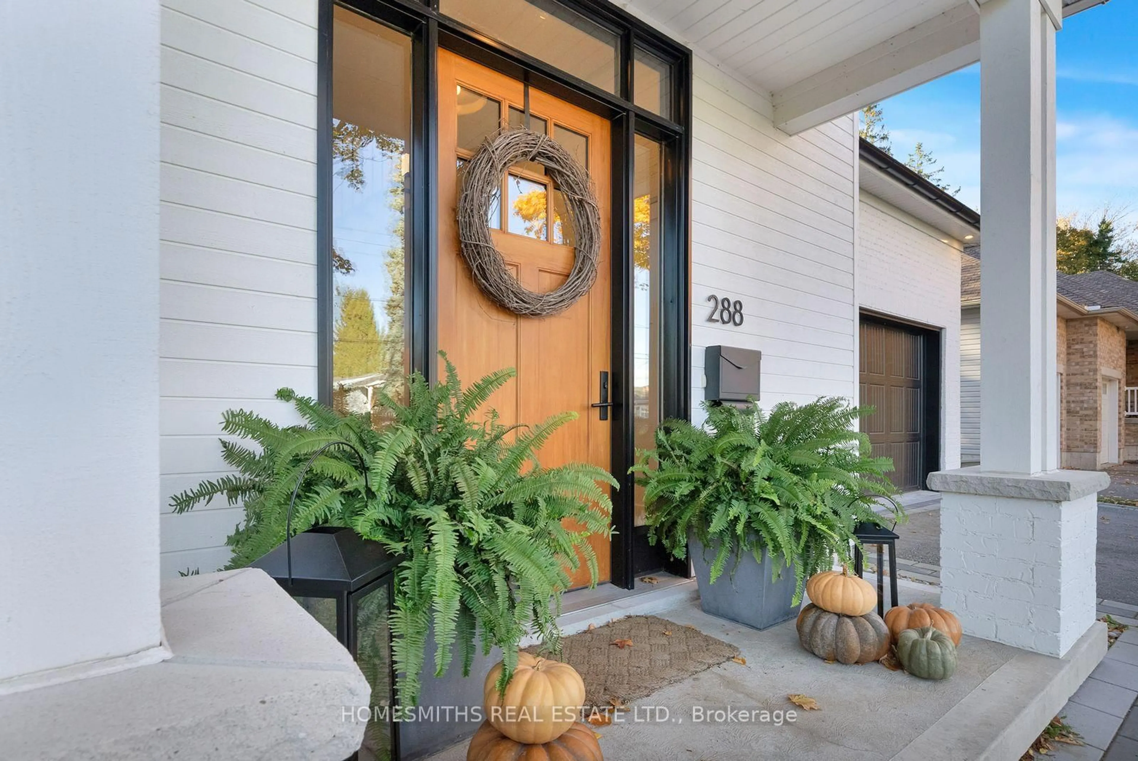 Indoor entryway for 288 Beaver St, Clarington Ontario L1B 1C3