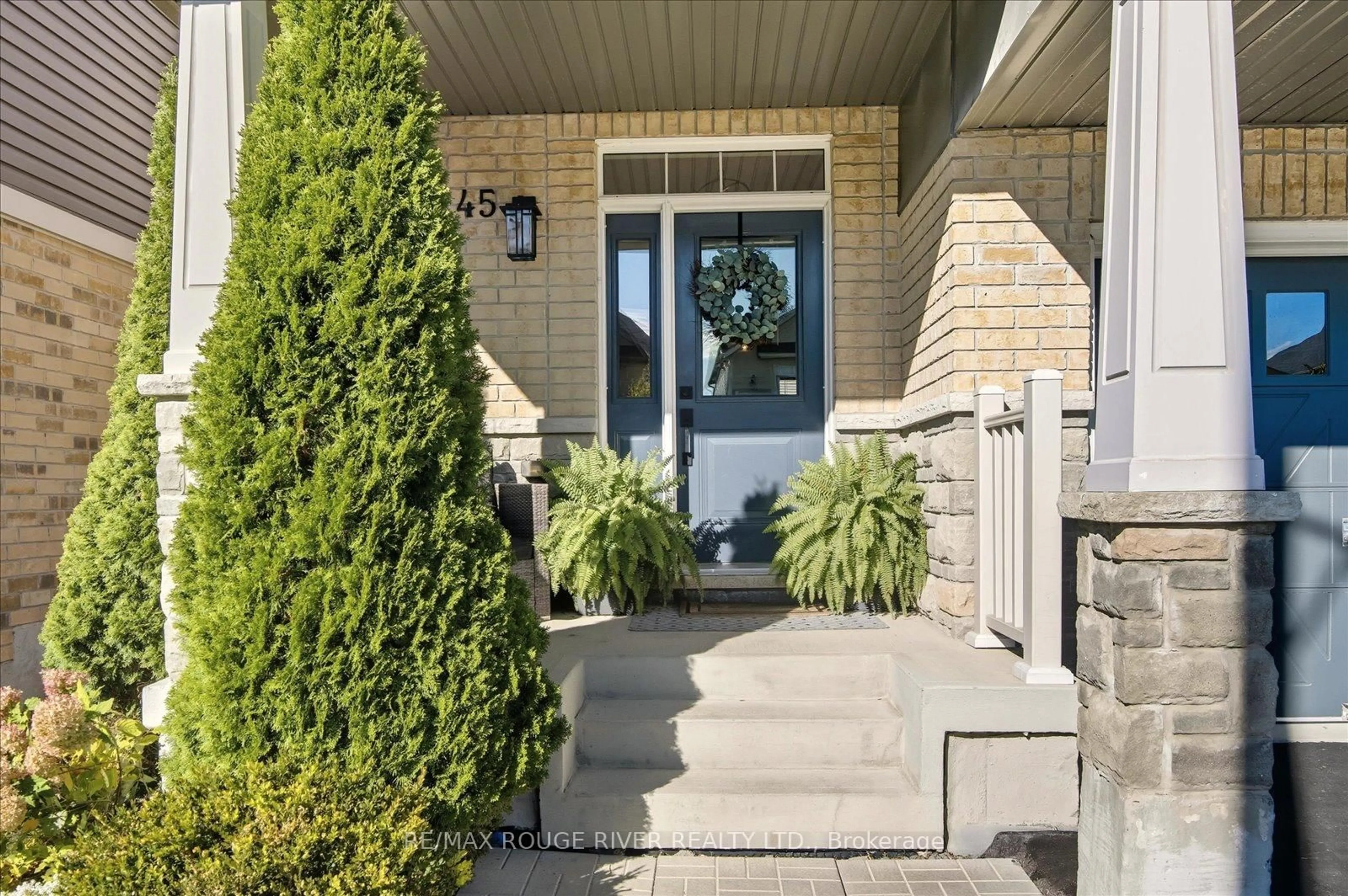 Indoor entryway for 245 Blackwell Cres, Oshawa Ontario L1L 0C9