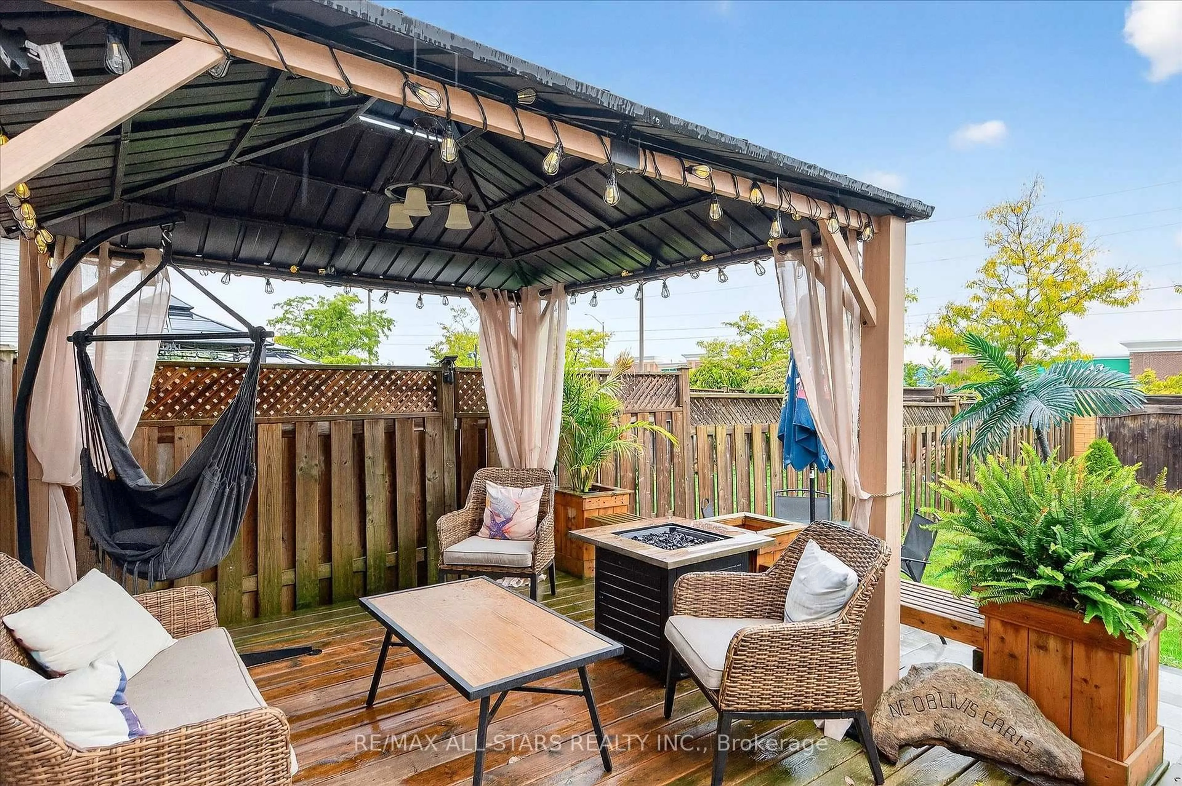 Patio, street for 54 Ivory Crt, Clarington Ontario L1C 5C1