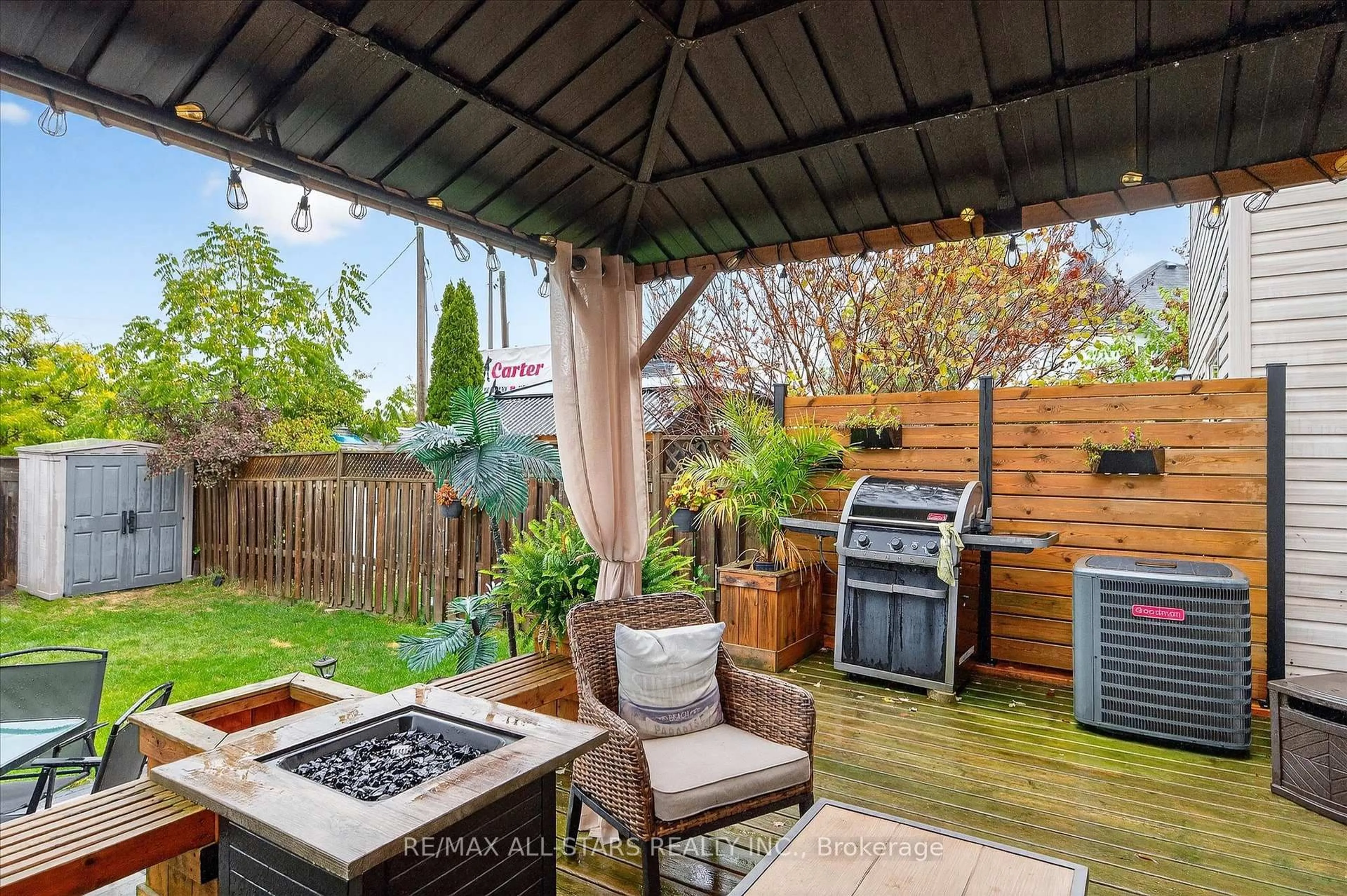 Patio, street for 54 Ivory Crt, Clarington Ontario L1C 5C1