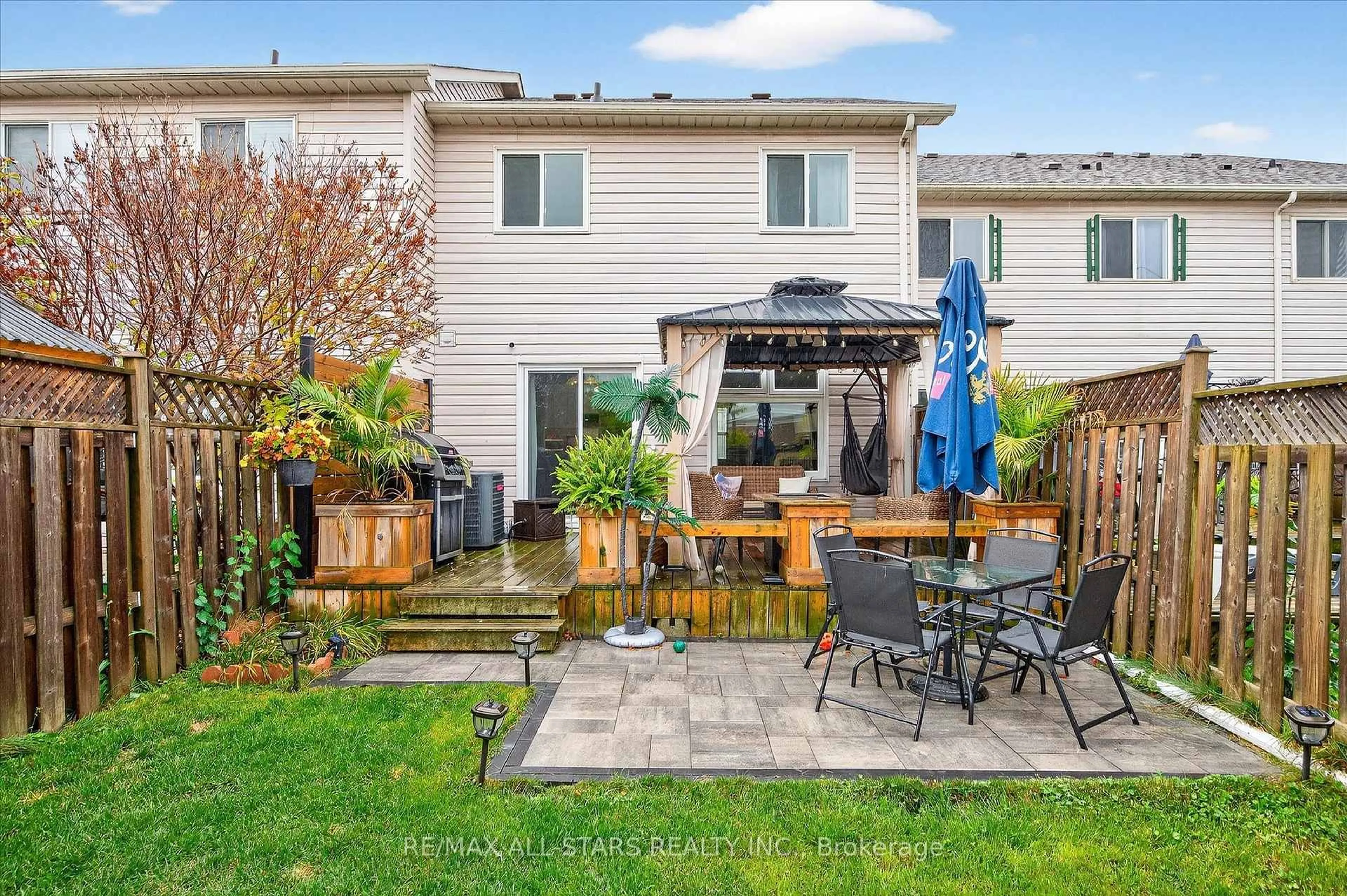 Patio, street for 54 Ivory Crt, Clarington Ontario L1C 5C1