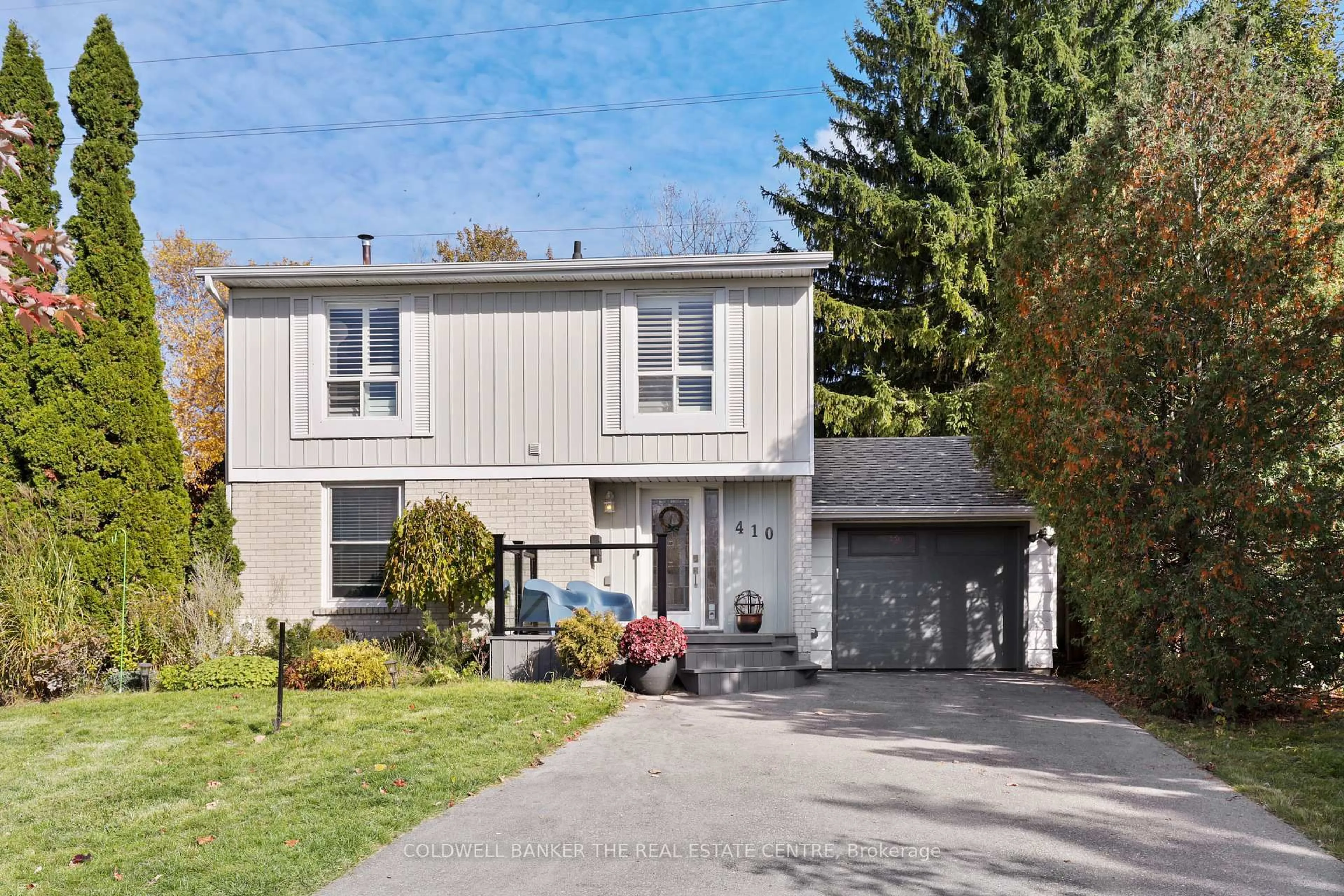 Home with vinyl exterior material, street for 410 Burnley Crt, Oshawa Ontario L1G 7G6