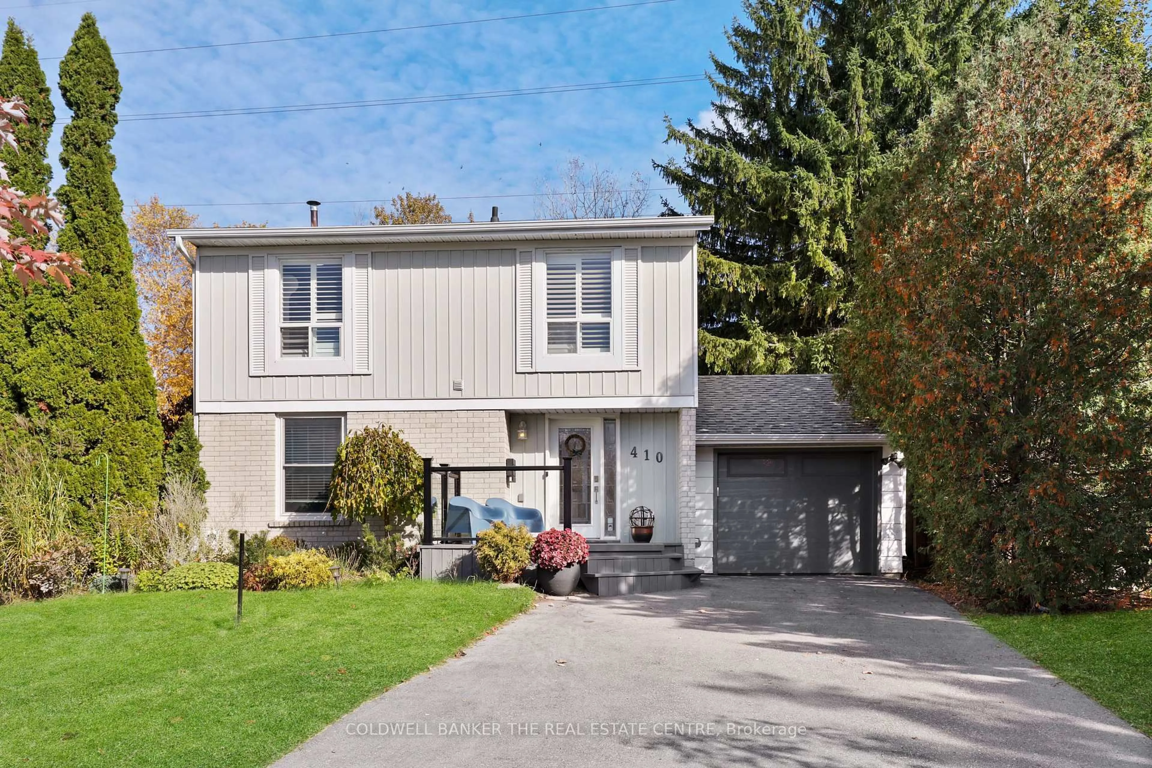 Home with vinyl exterior material, street for 410 Burnley Crt, Oshawa Ontario L1G 7G6