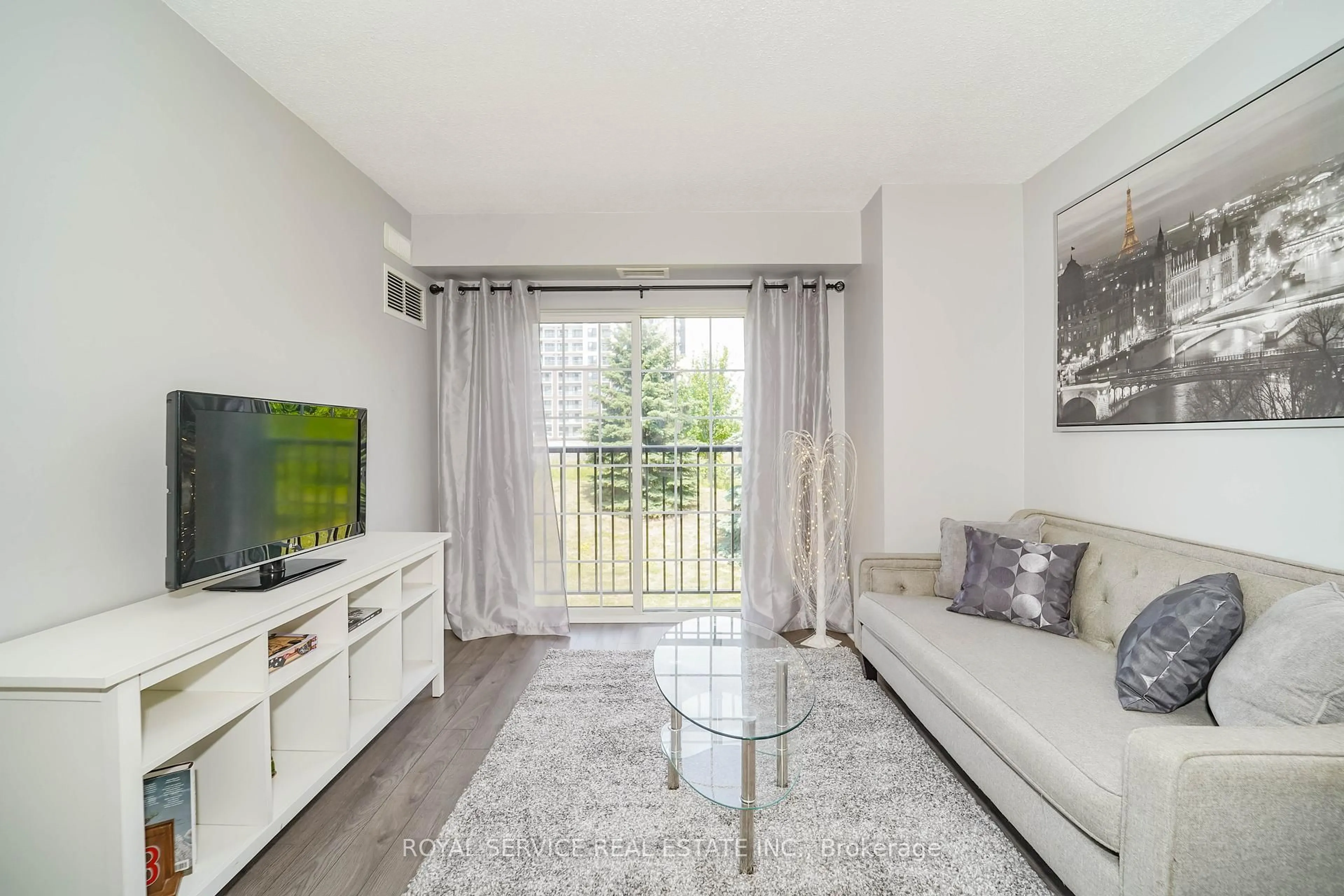 Living room with furniture, unknown for 90 Aspen Springs Dr #207, Clarington Ontario L1C 5N3