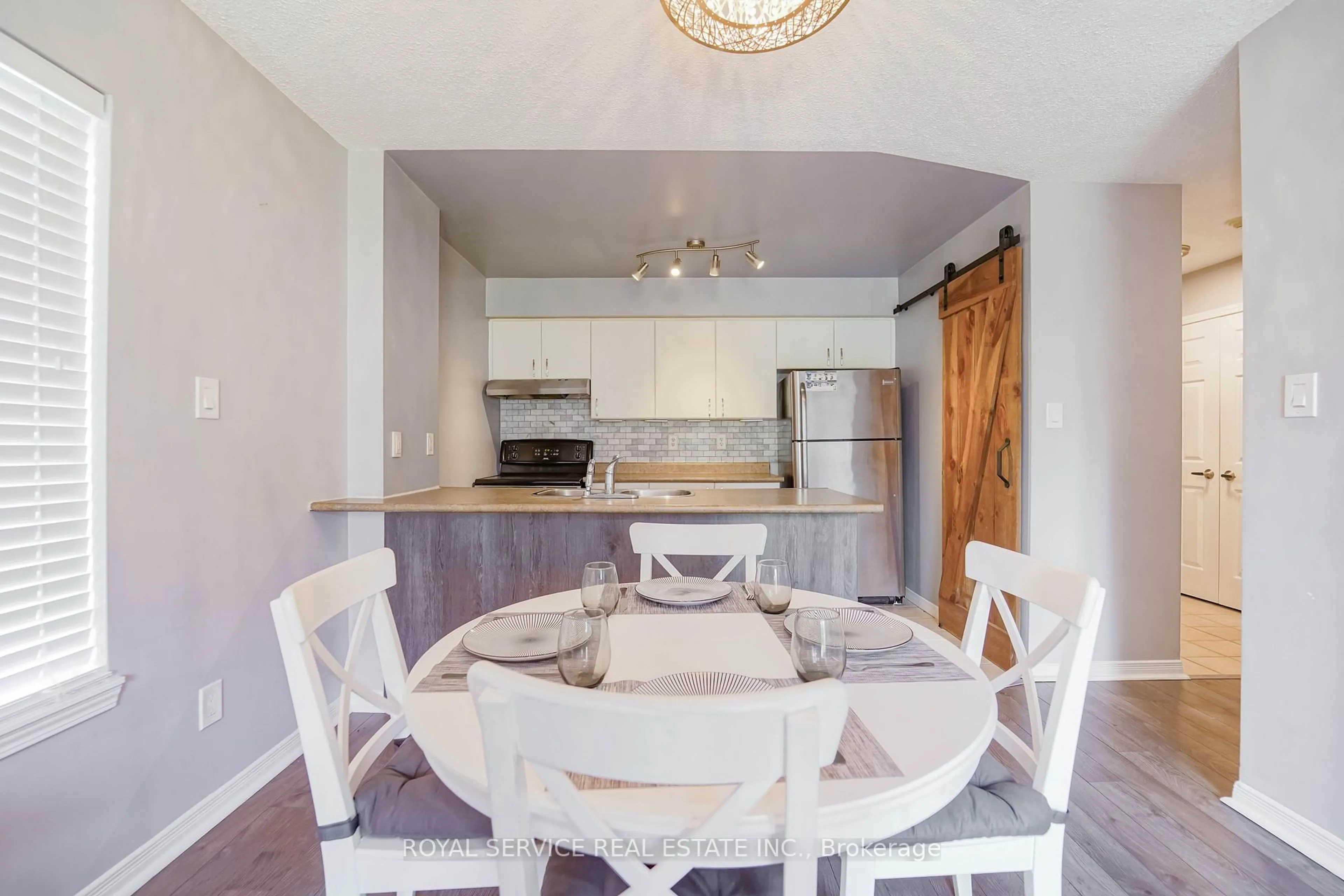 Dining room, unknown for 90 Aspen Springs Dr #207, Clarington Ontario L1C 5N3