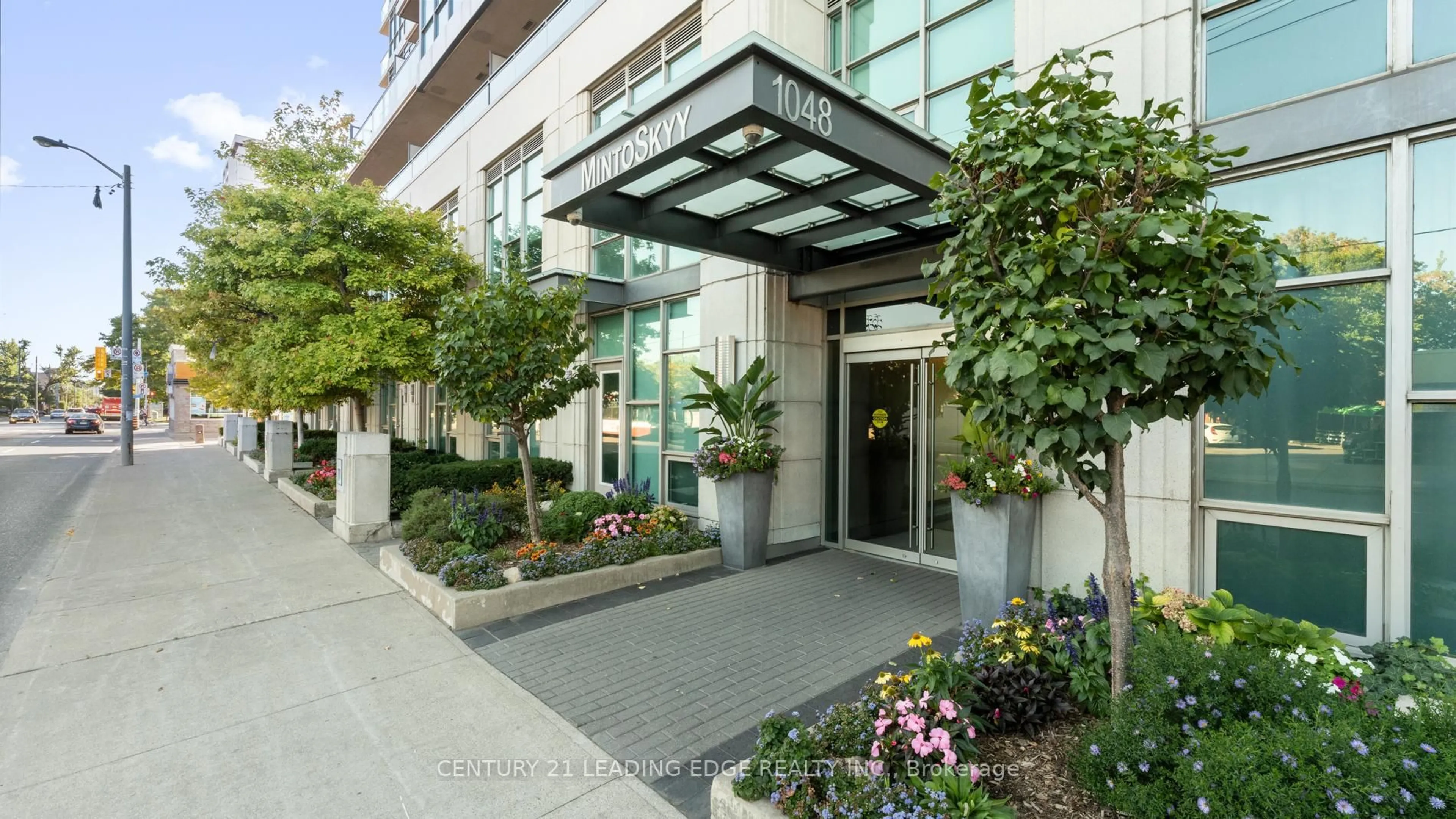 Indoor foyer for 1048 Broadview Ave #1602, Toronto Ontario M4K 2B8