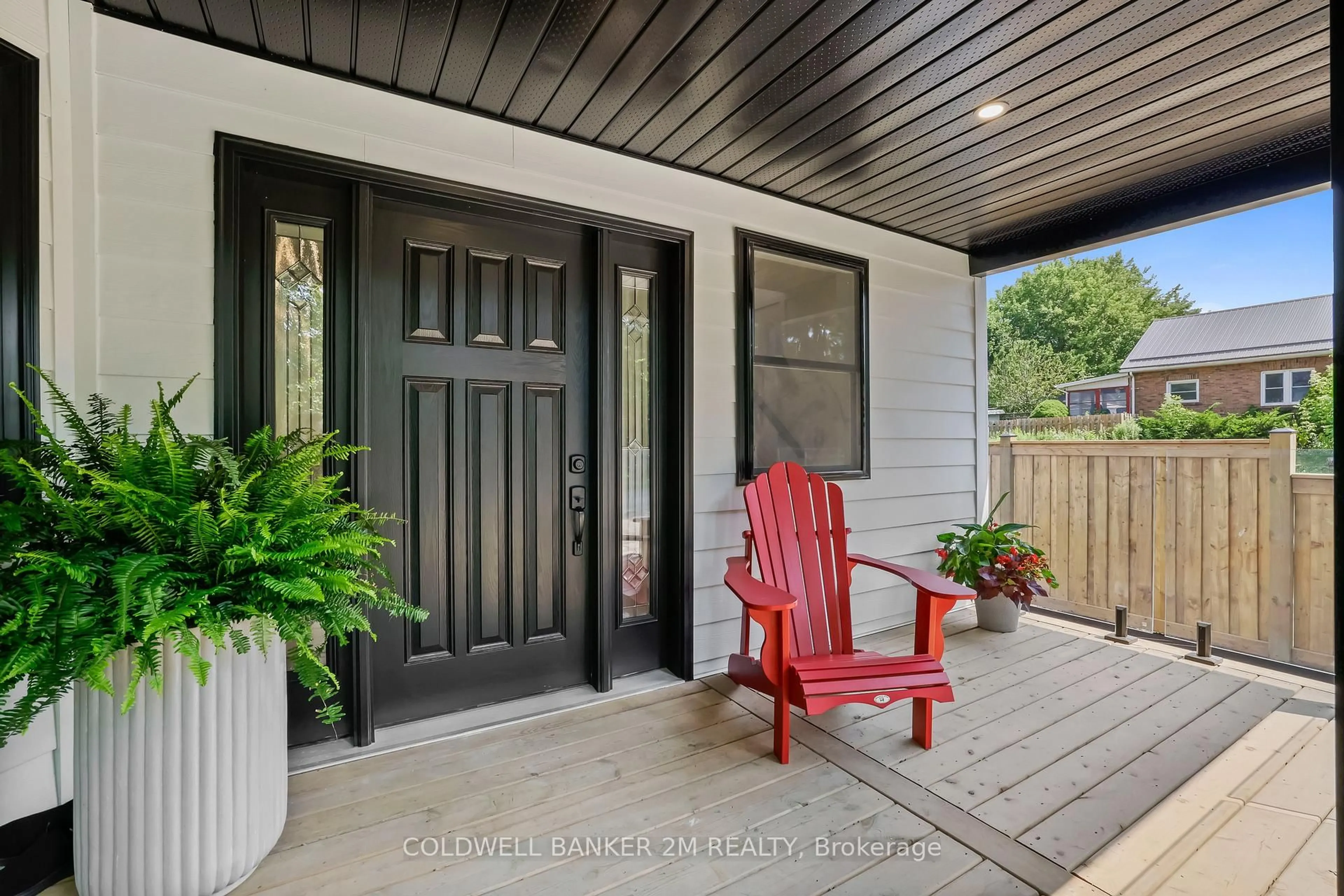 Indoor entryway for 128 Buckingham Ave, Oshawa Ontario L1G 2K5