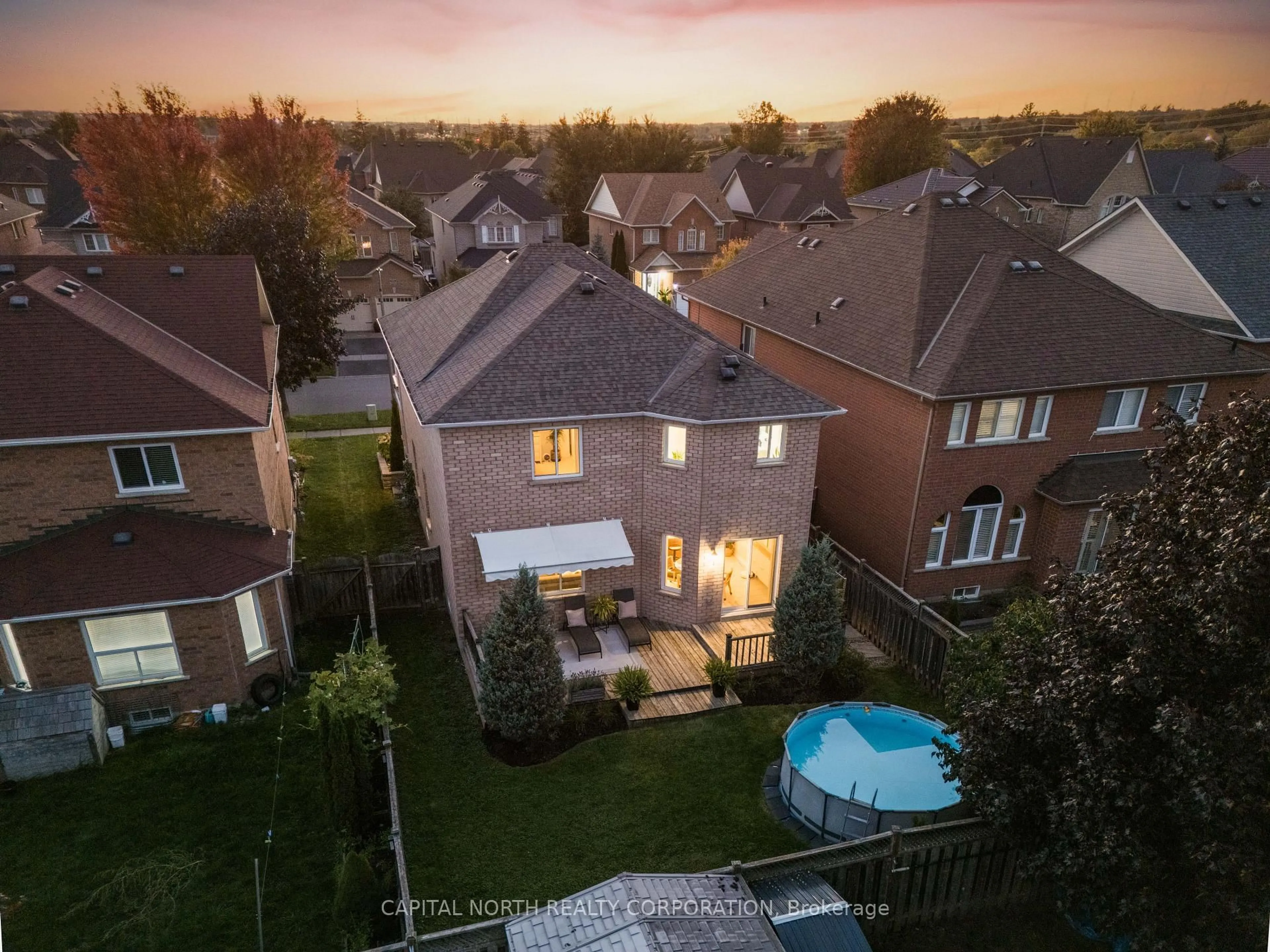 A pic from outside/outdoor area/front of a property/back of a property/a pic from drone, city buildings view from balcony for 127 Baycliffe Dr, Whitby Ontario L1P 1V5