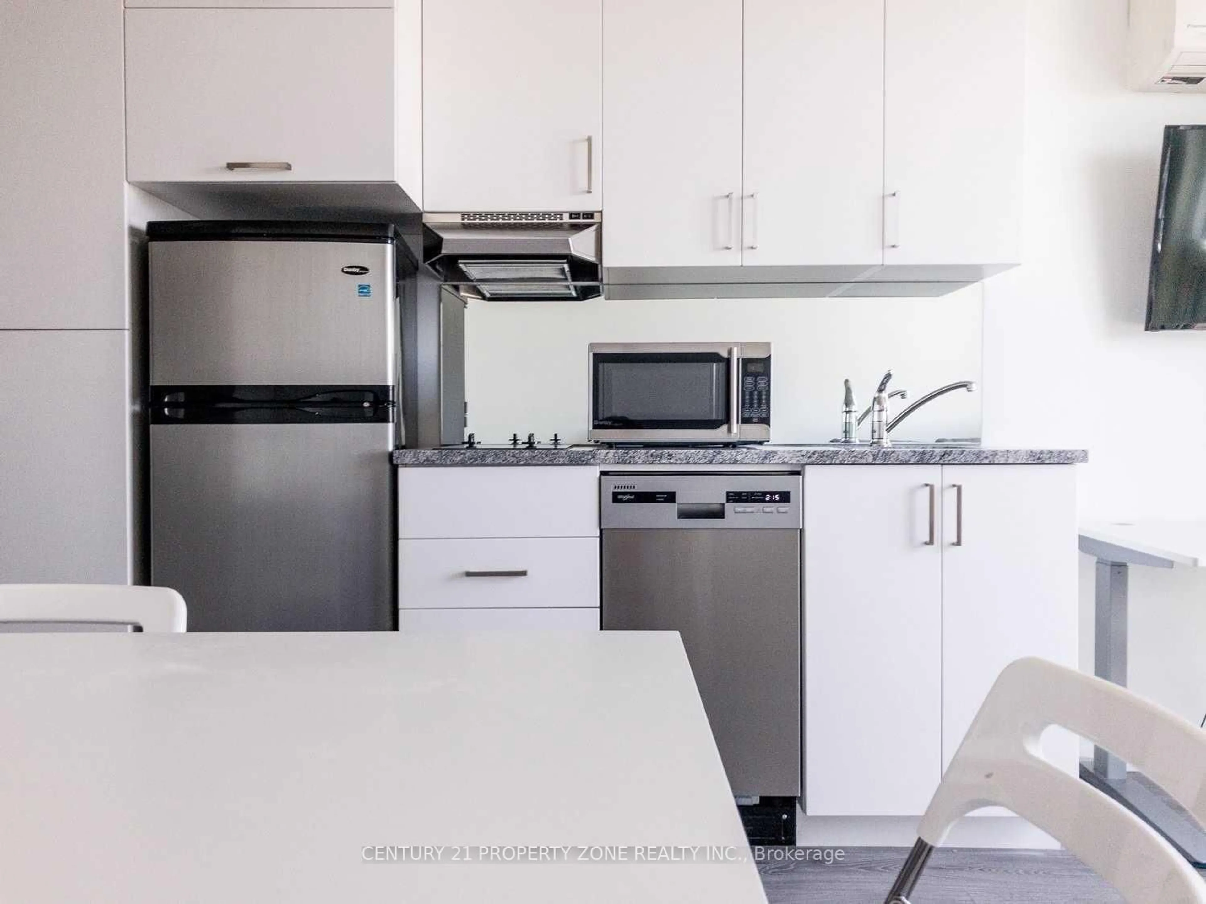 Standard kitchen, unknown for 1900 Simcoe St #639, Oshawa Ontario L1G 4Y3