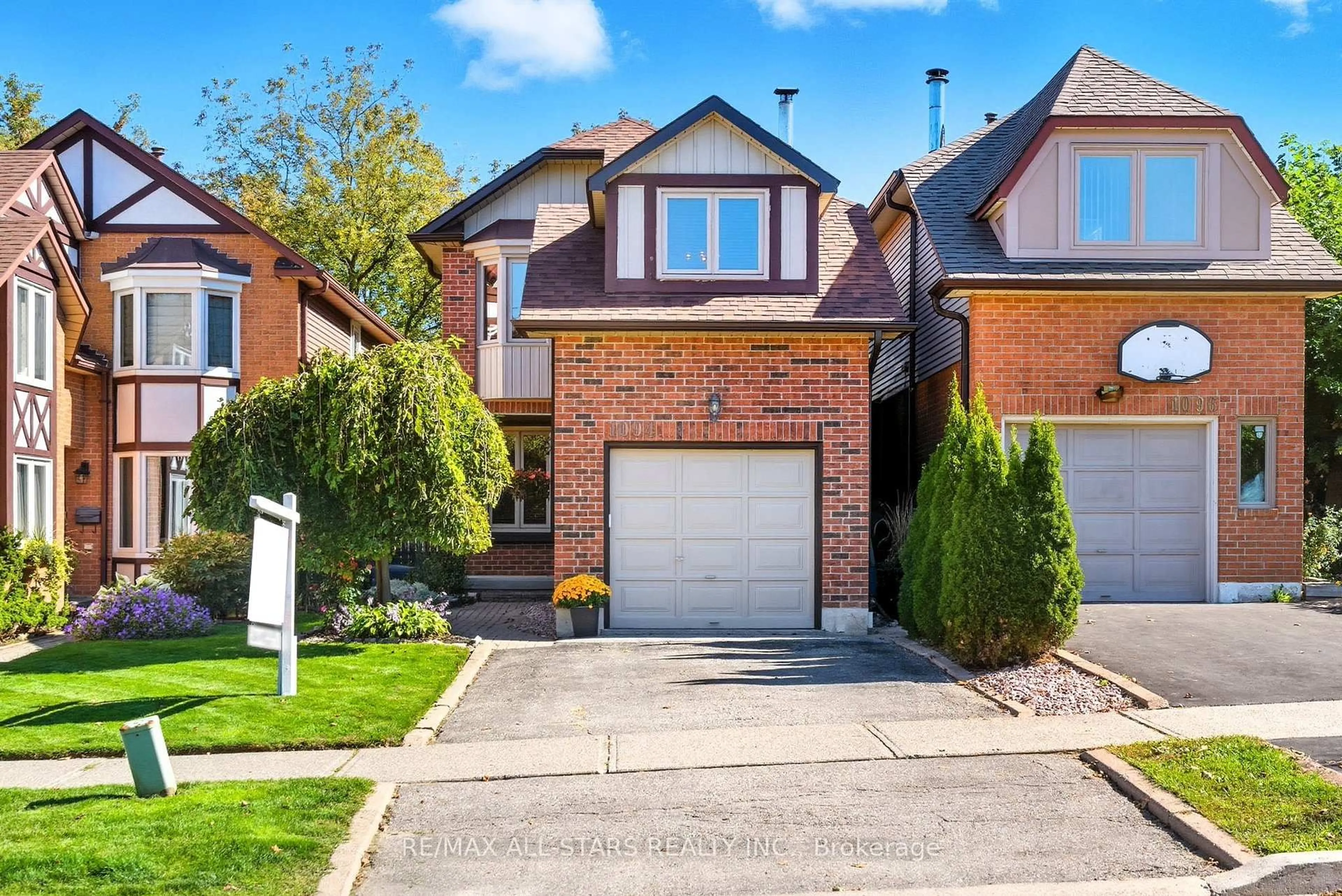 Home with brick exterior material, street for 1094 Longbow Dr, Pickering Ontario L1V 5X3