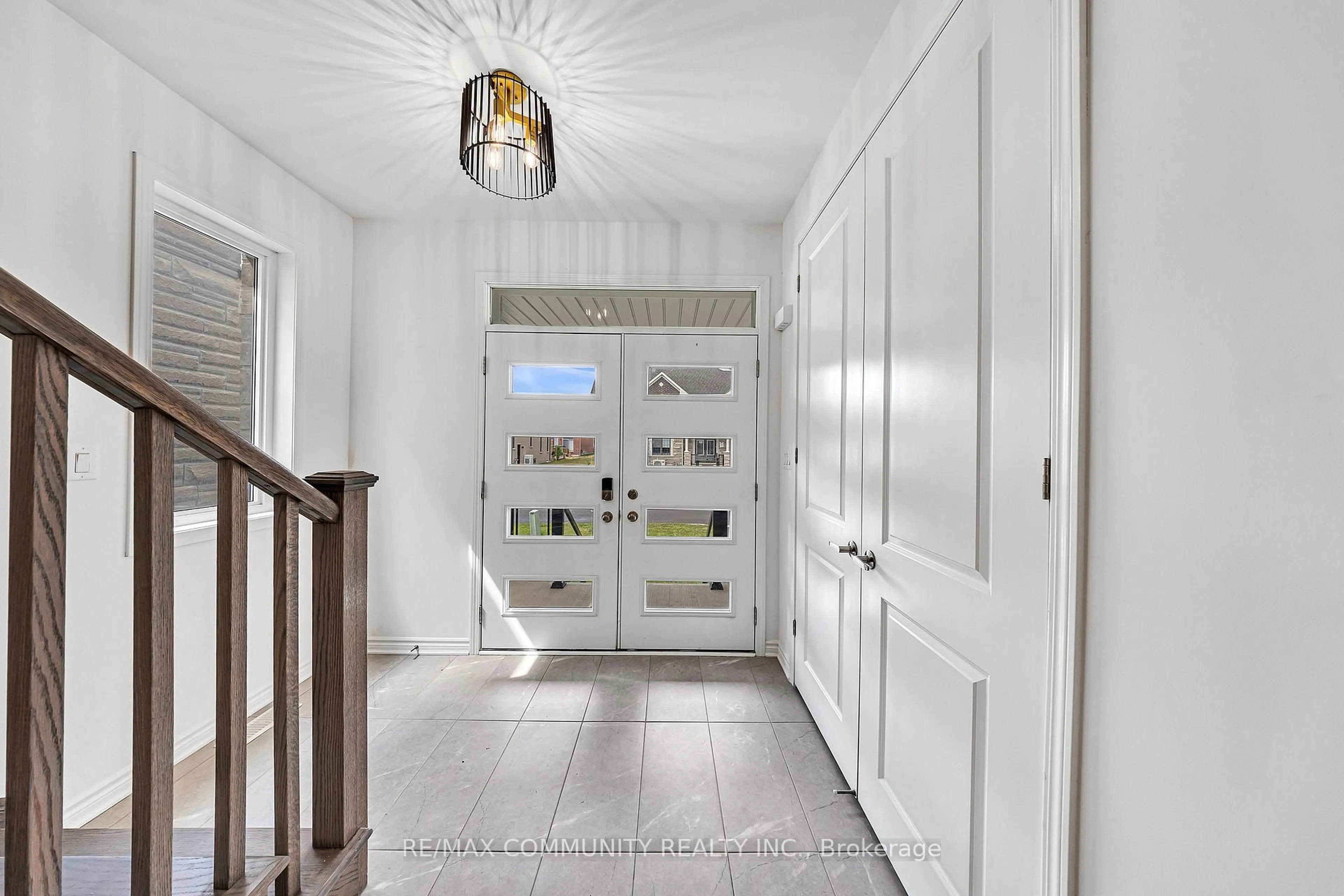 Indoor entryway for 2979 Heartwood Lane, Pickering Ontario L1X 0P1