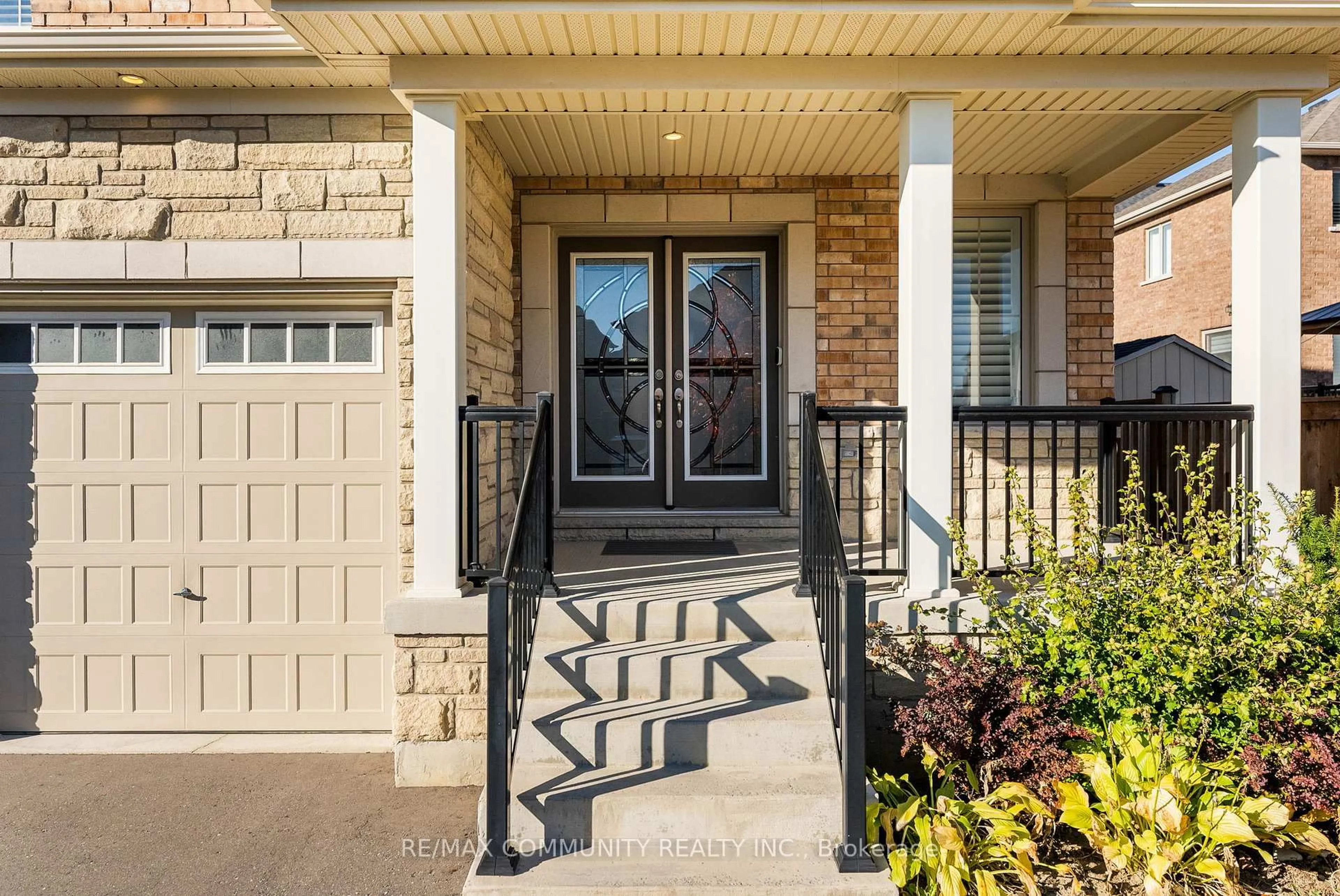 Indoor entryway for 169 Auckland Dr, Whitby Ontario L1P 0J2