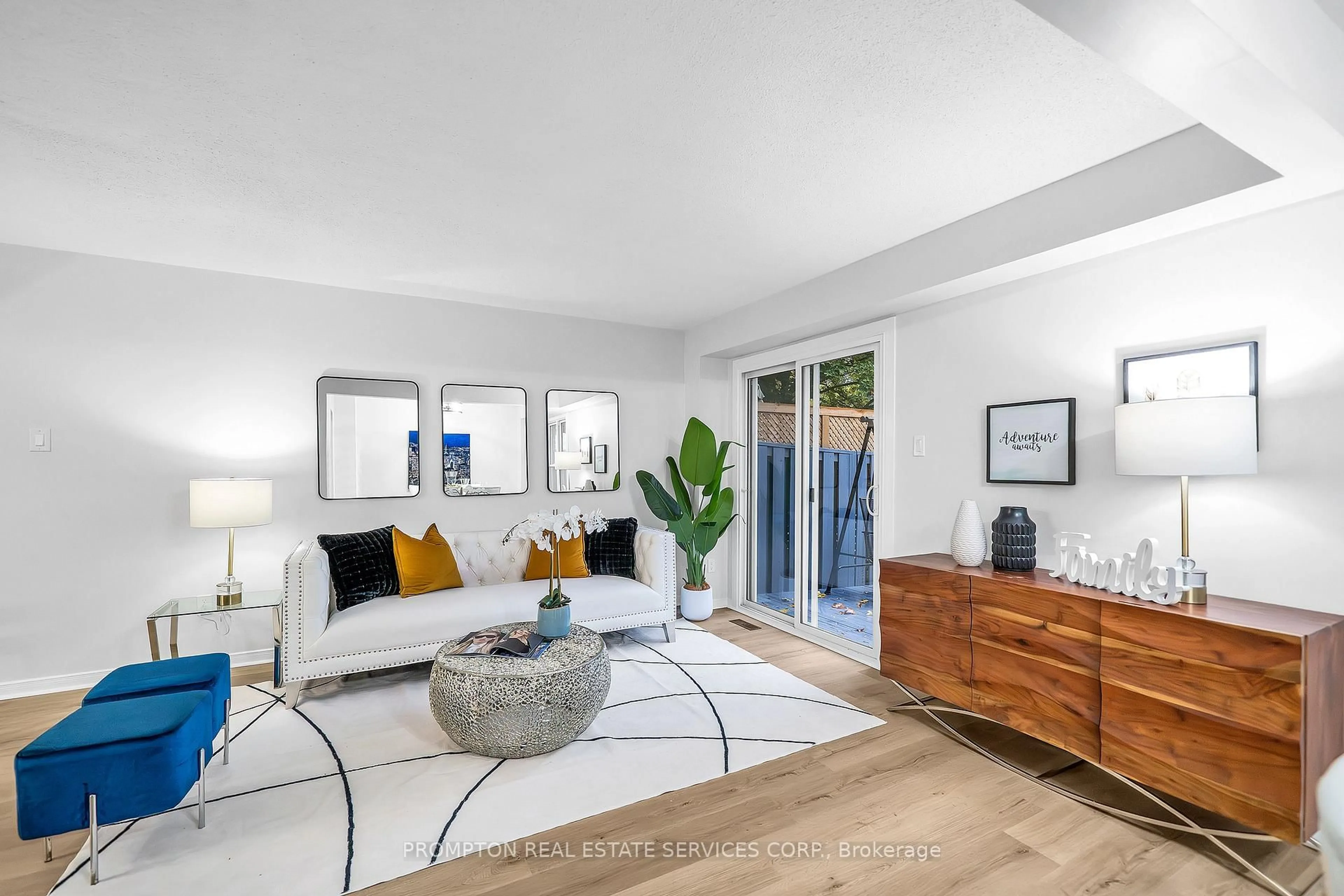 Living room with furniture, unknown for 39 Frost Dr, Whitby Ontario L1P 1C8