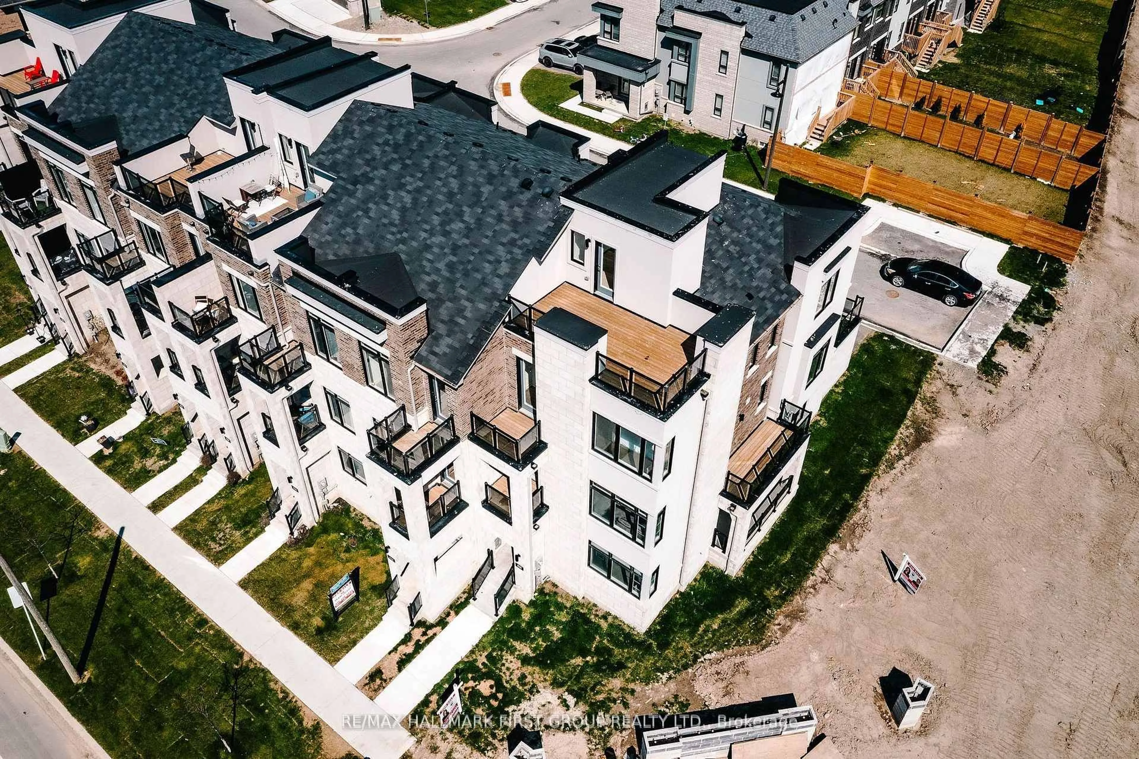 A pic from outside/outdoor area/front of a property/back of a property/a pic from drone, unknown for 835 Port Darlington Rd, Clarington Ontario L1C 3K5