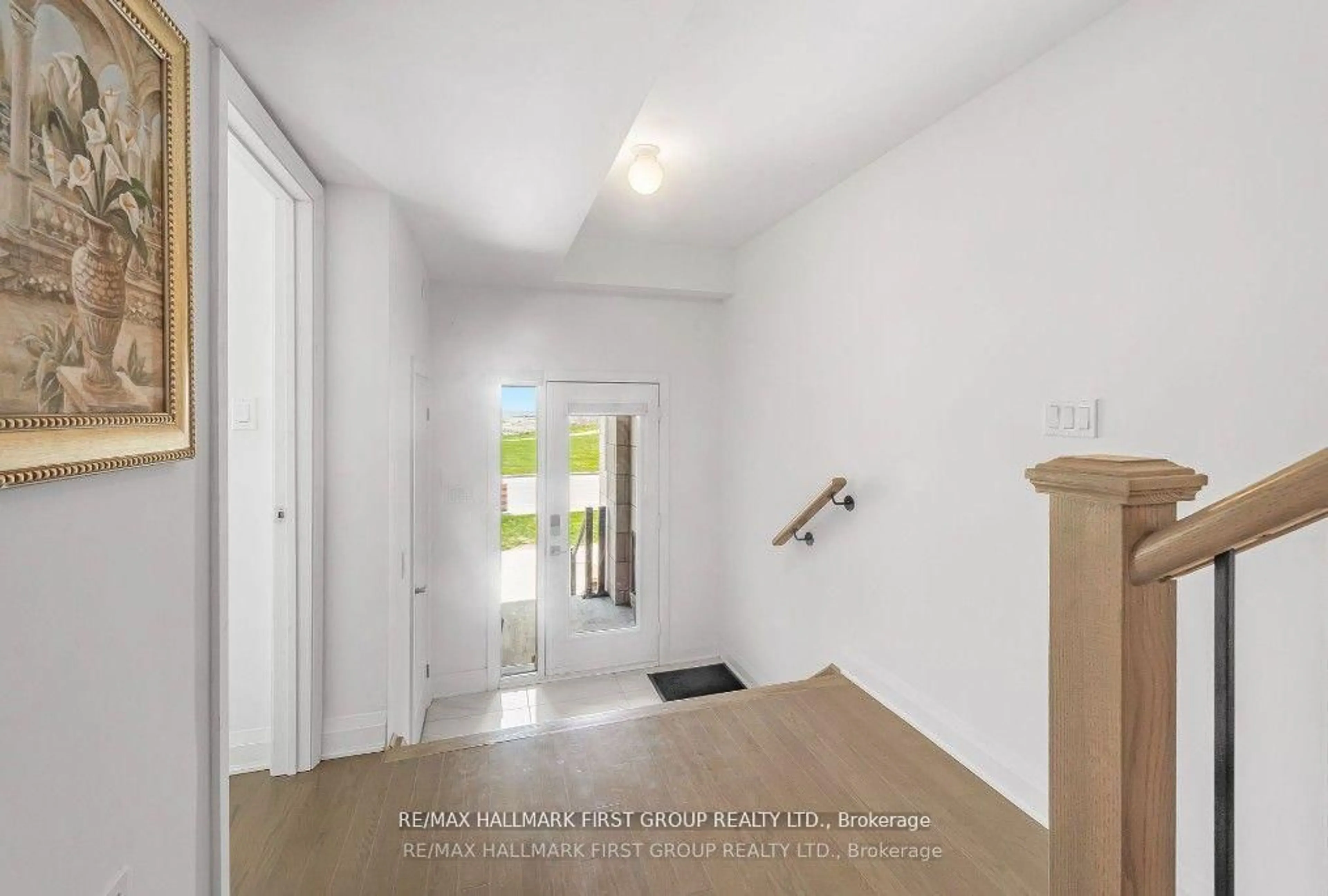 Indoor entryway for 835 Port Darlington Rd, Clarington Ontario L1C 3K5